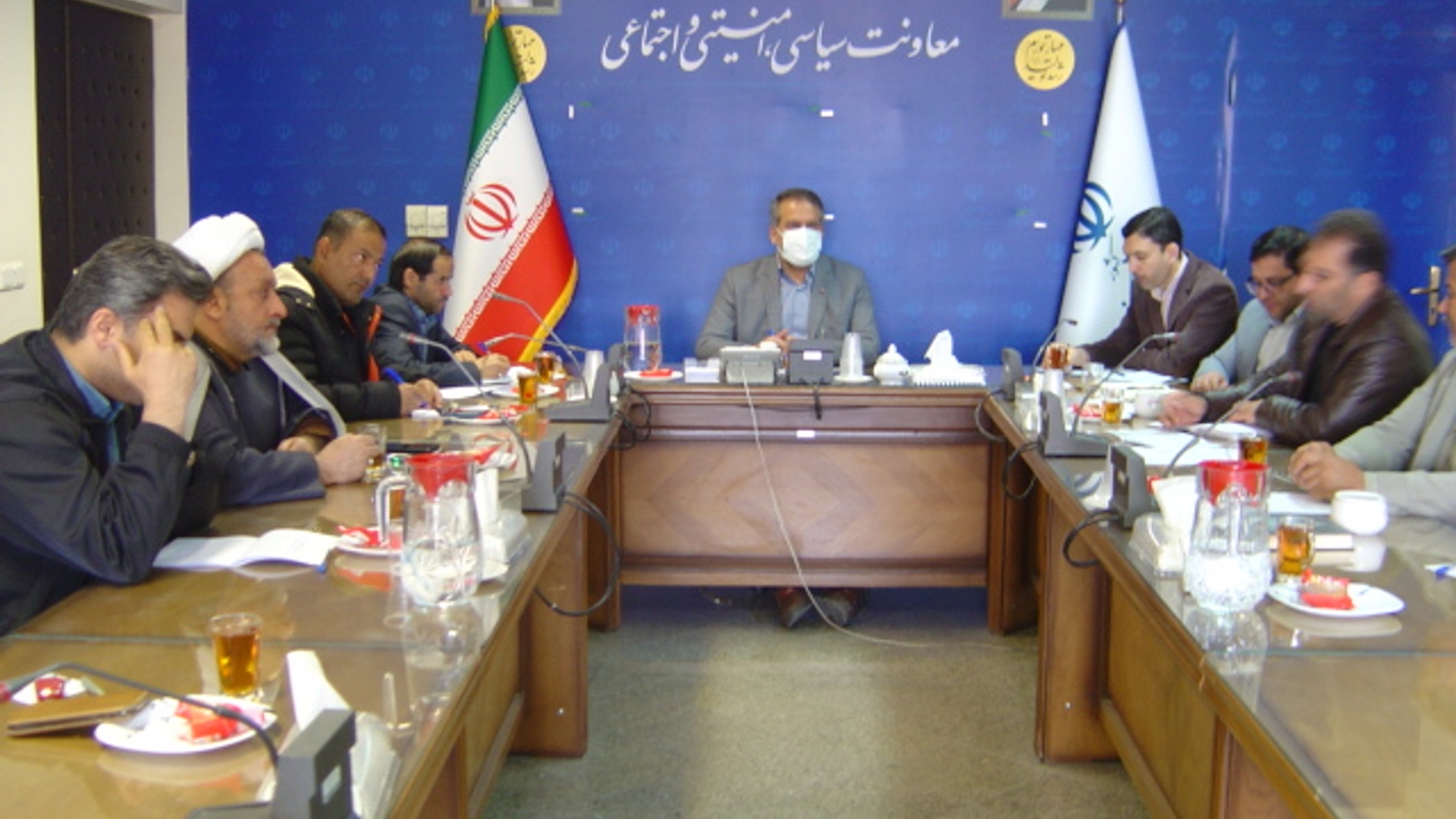 جلسه کمیسیون مشترک پیشگیری از کاربرد سلاح در درگیری ها،  اختلافات و مراسمات استان ساعت 8 صبح روز پنجشنبه مورخ 26-11-1402 به ریاست آقای رحیمی تبار مدیر کل امنیتی و انتظامی برگزار گردید.