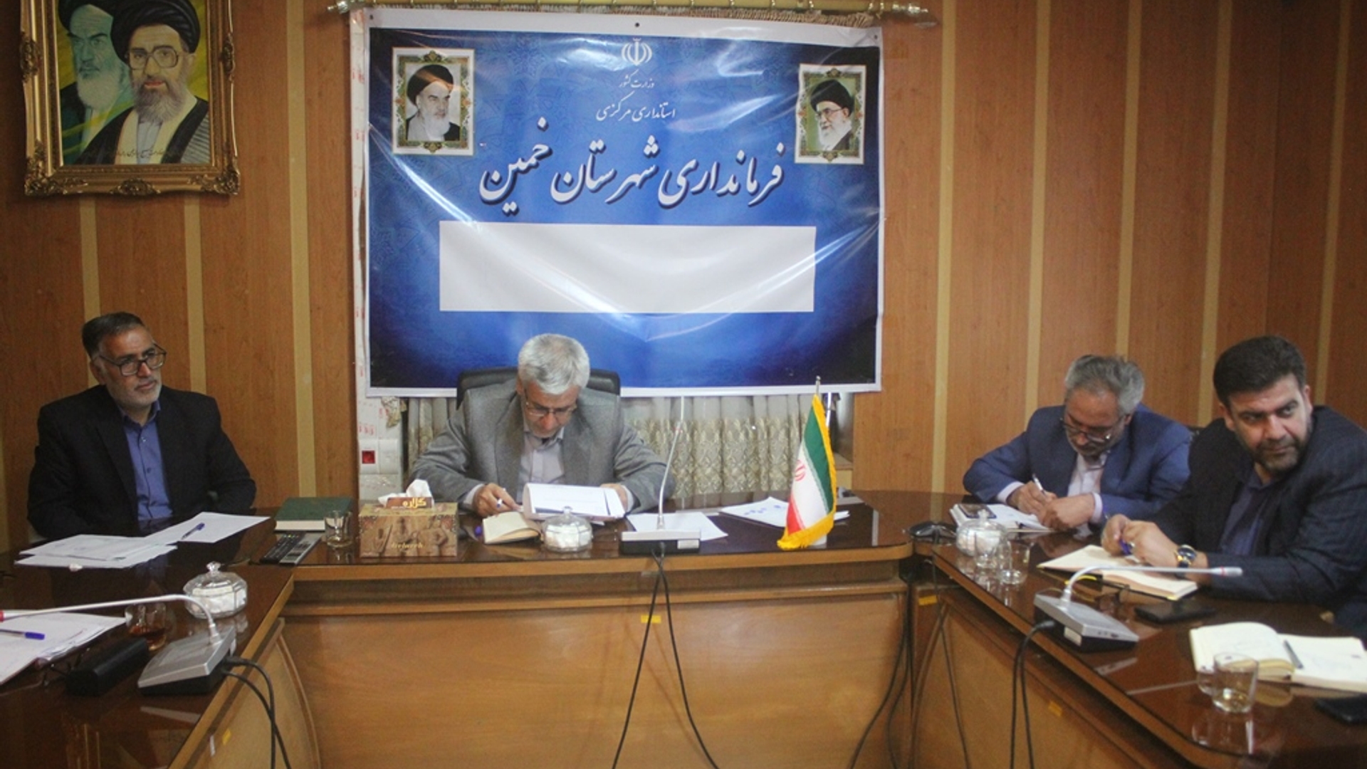 جلسه بررسی مسائل و مشکلات شهرک گلستان شهر خمین برگزار شد