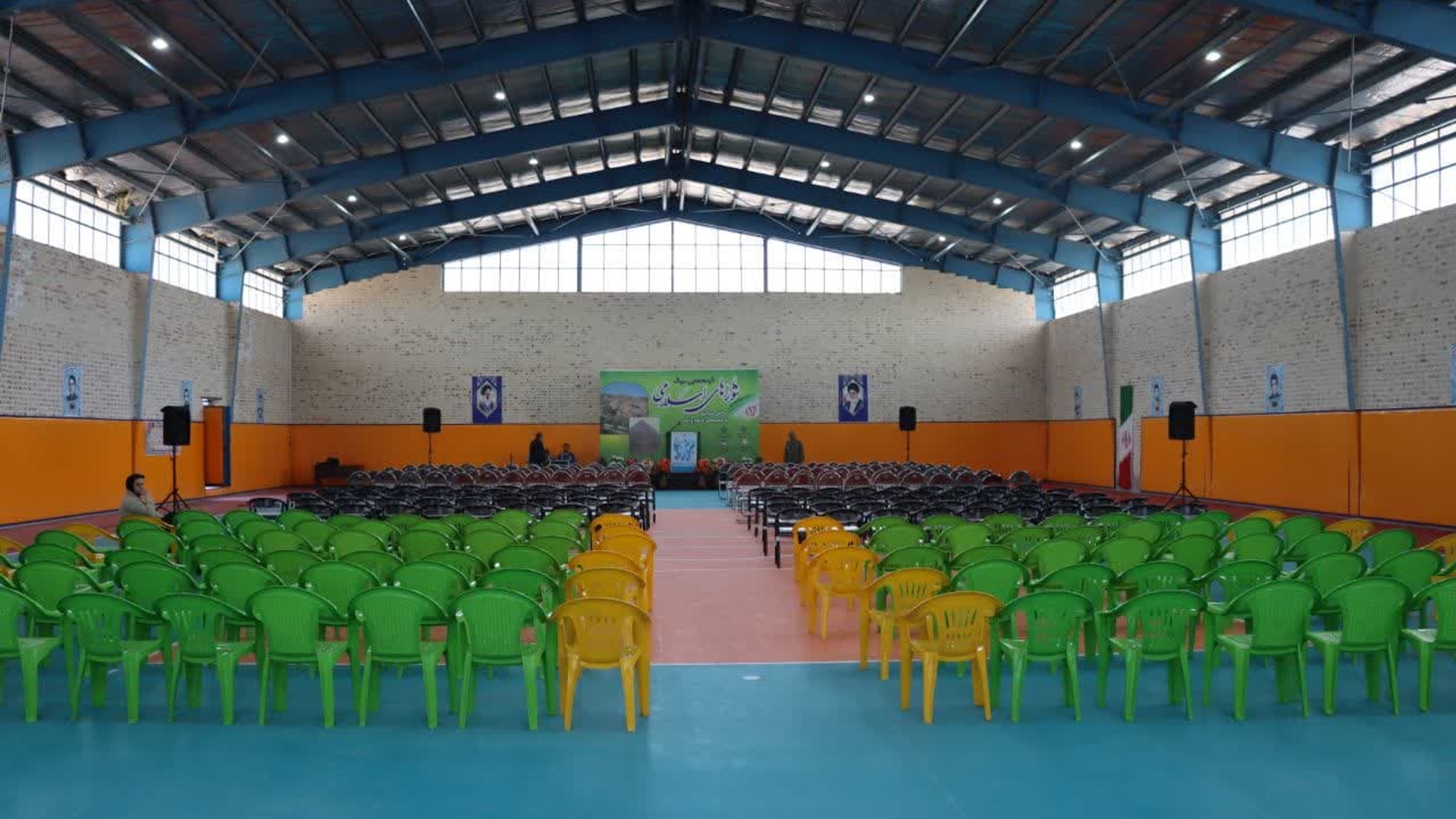 افتتاح سالن چند منظوره فرهنگی و ورزشی شهدای روستای احمد آباد