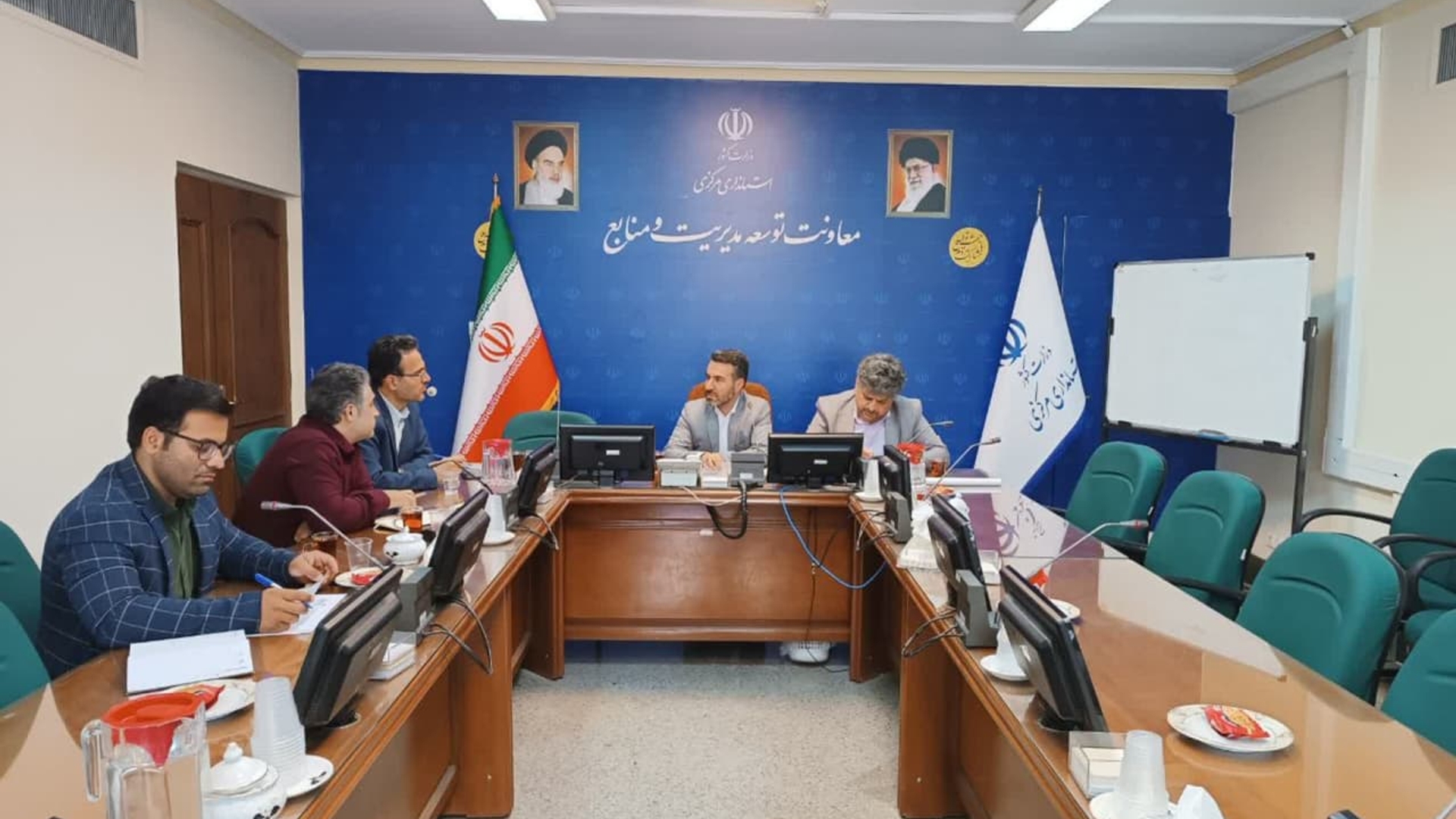 برگزاری جلسه پوشش شبکه ملی اطلاعات در روستاهای بالای 20 خانوار استان