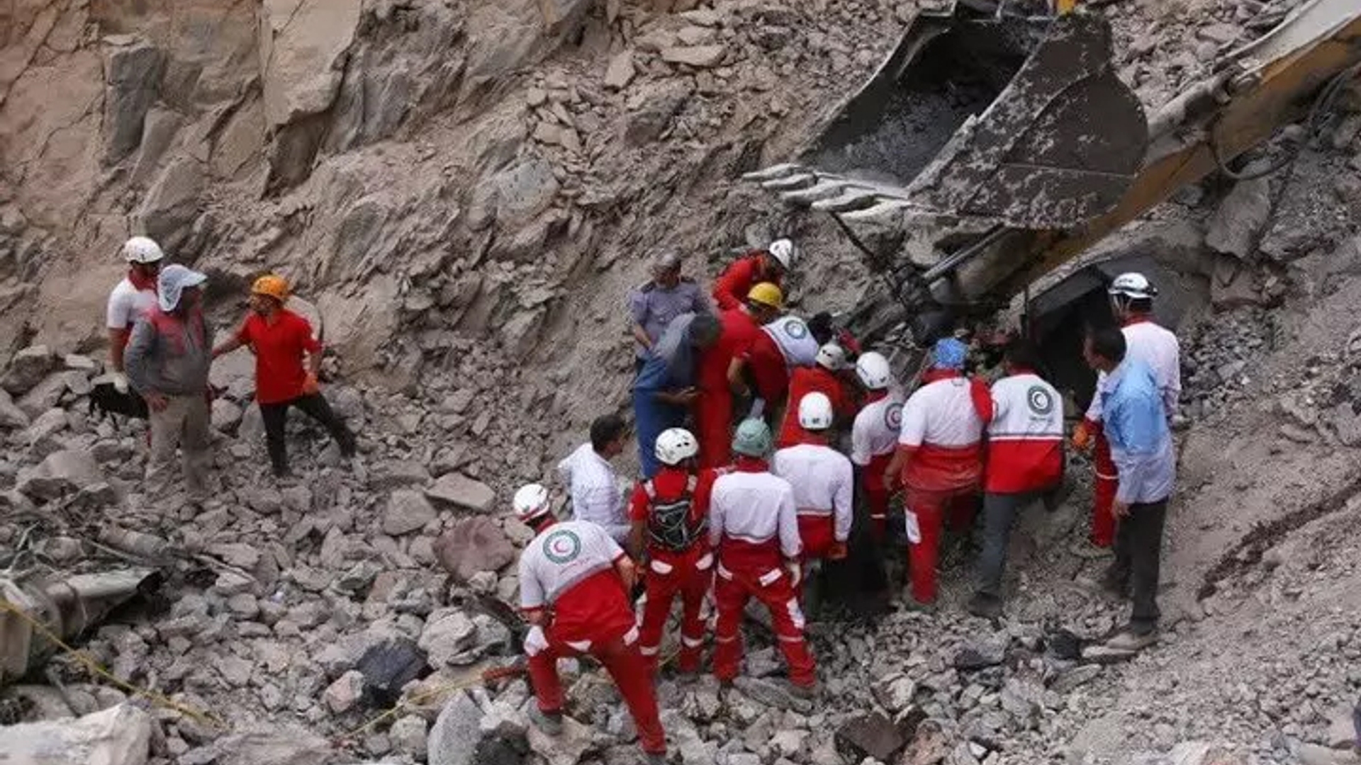 آخرین خبرها از حادثه‌ی معدن شازند- پیکر 2 نفر از مفقودین پیدا شد