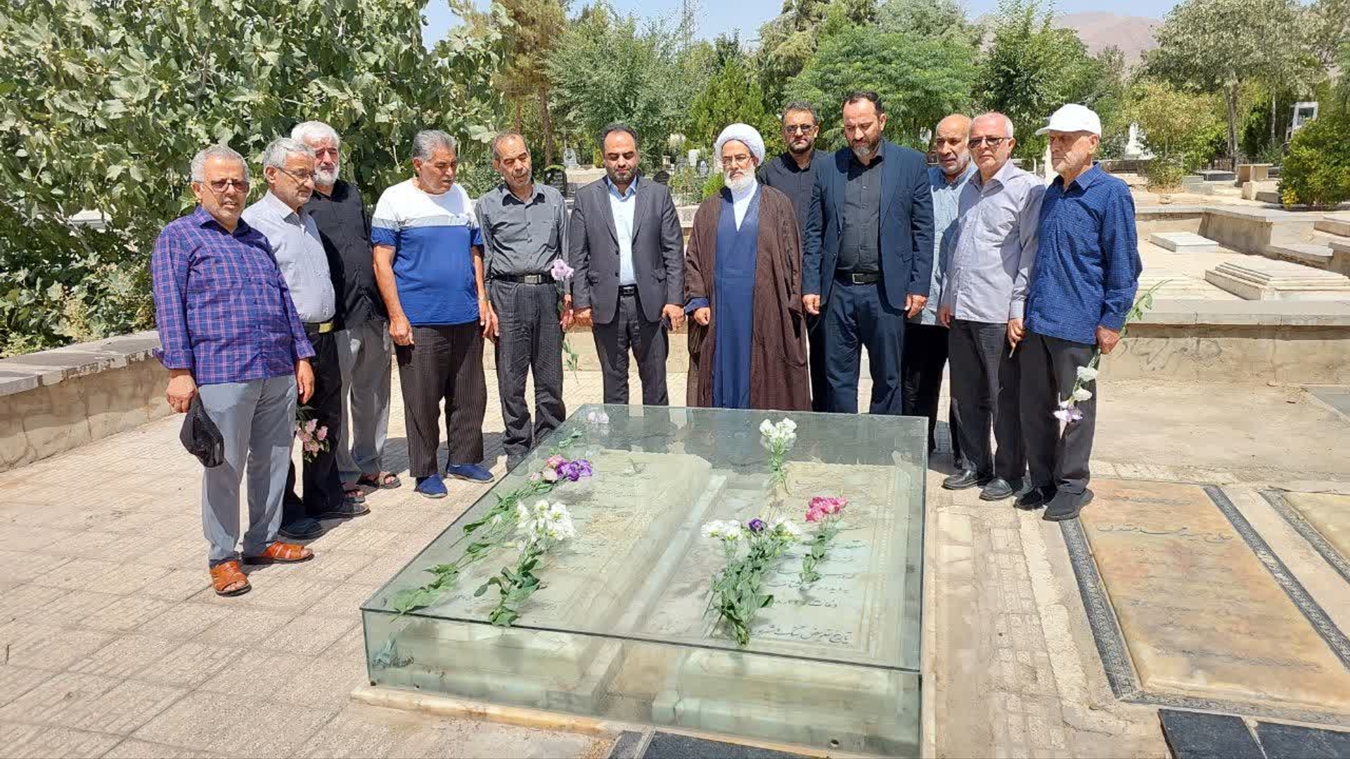 گلباران قبور مطهر شهدای ستاد نماز جمعه و امام جمعه فقید محلات