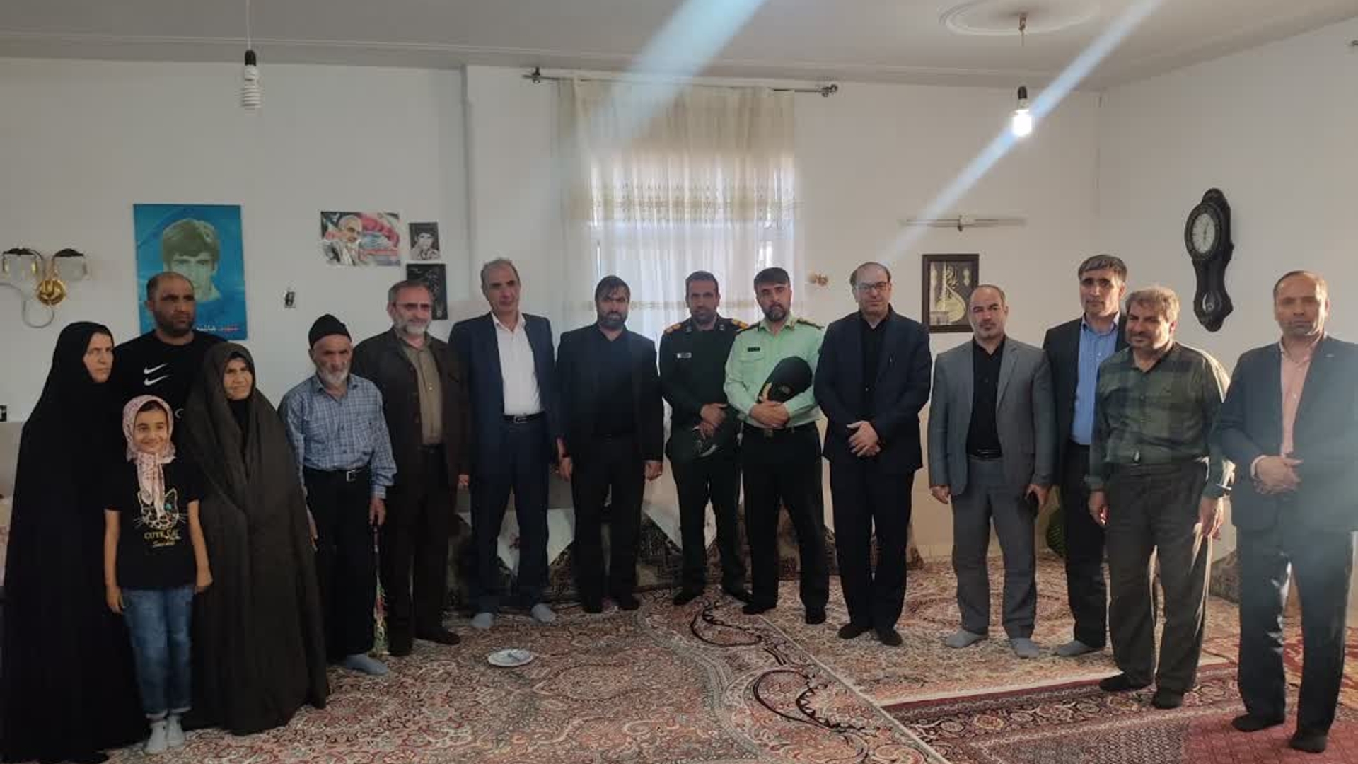 دیدار و تجلیل استاندار مرکزی از خانواده شهید سید هاشم غیاث آبادی