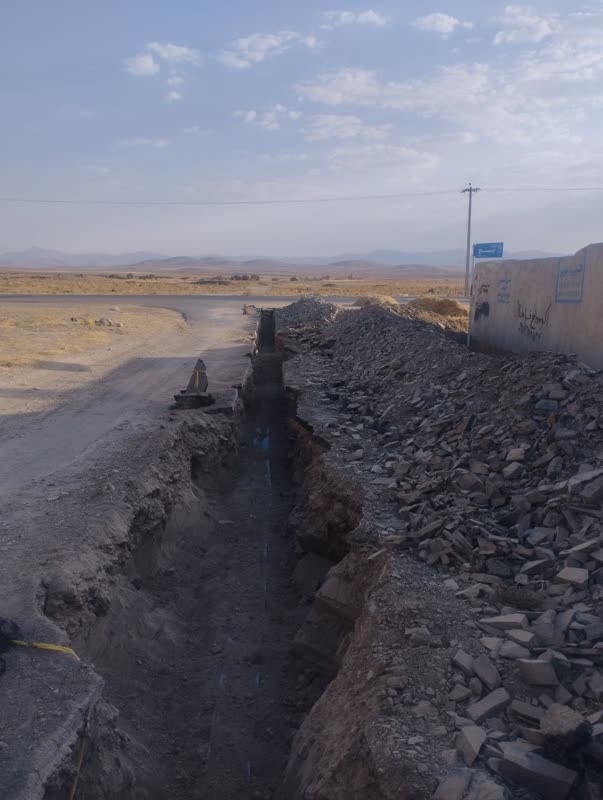 تعویض قسمتی از شبکه توزیع و انشعابات روستای تبرته بطول ۱۲۰۰ متر