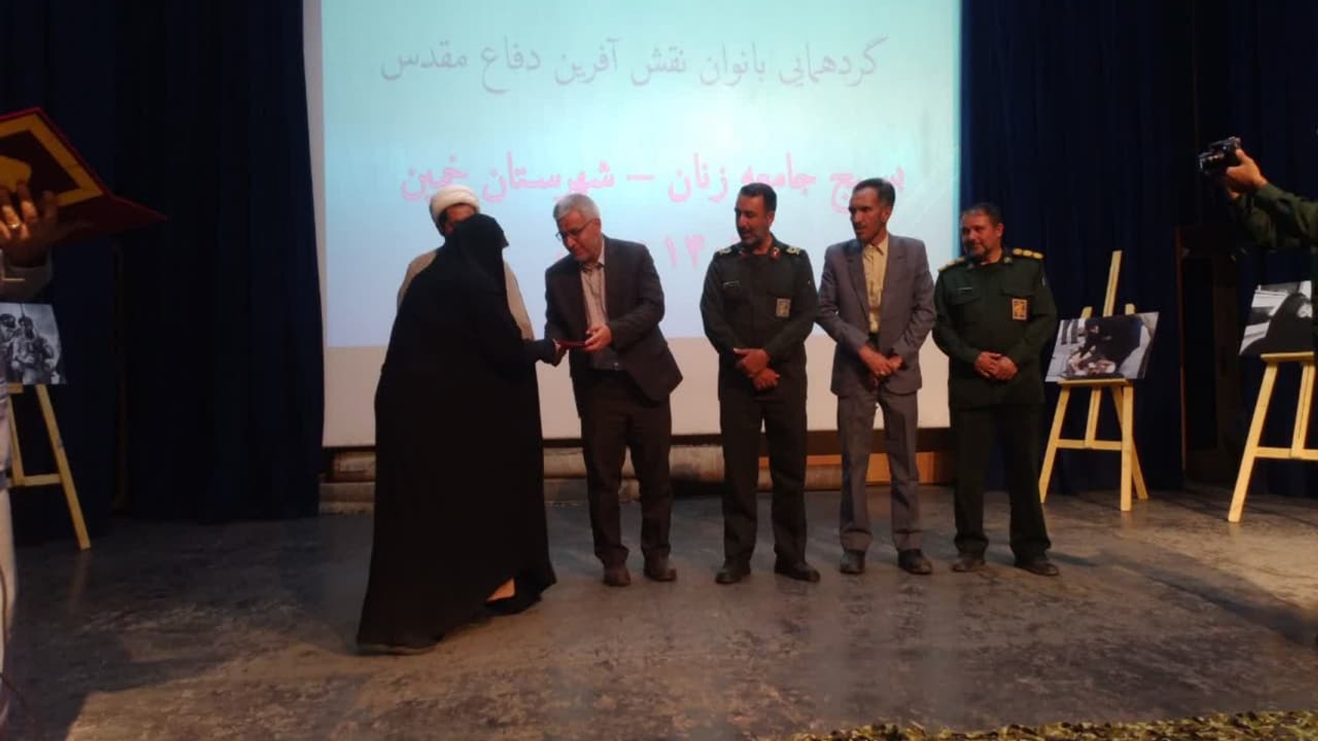 گردهمایی بانوان نقش آفرین دفاع مقدس در شهرستان خمین برگزار شد