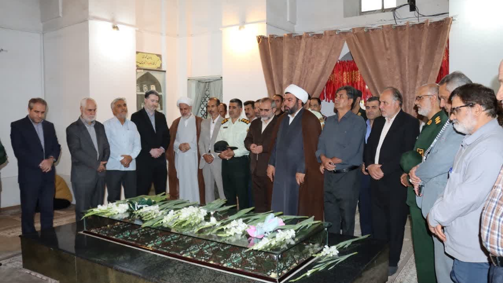 گلباران مزار مطهر شهدای گمنام با حضور استاندار مرکزی