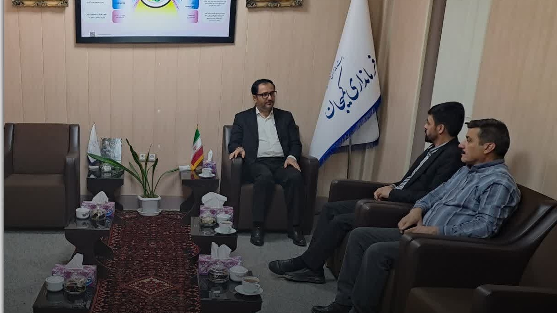 حدود ۵۰ درصد مجوزهای قدیمی و کاغذی اصناف شهرستان به شناسه های یکتا تبدیل شده است.