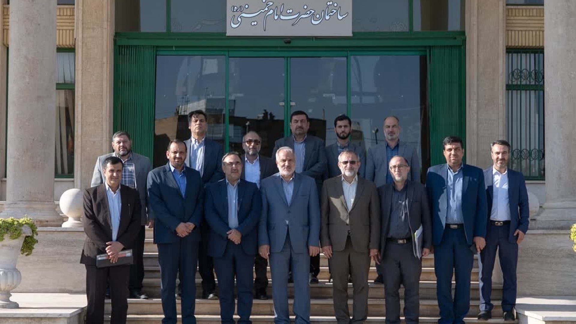 ادای احترام معاون وزیر کشور به شهید گمنام استانداری مرکزی