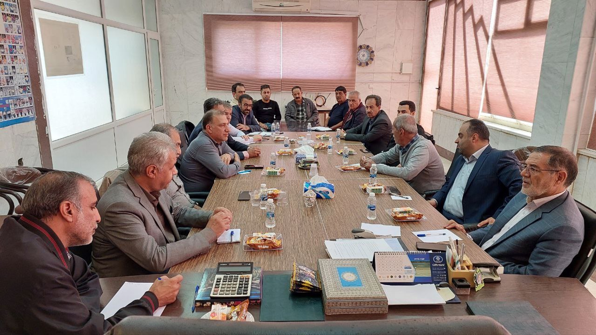 جلسه بررسی مسائل و مشکلات گلکاران و گلخانه‌داران شهرستان محلات برگزار شد.