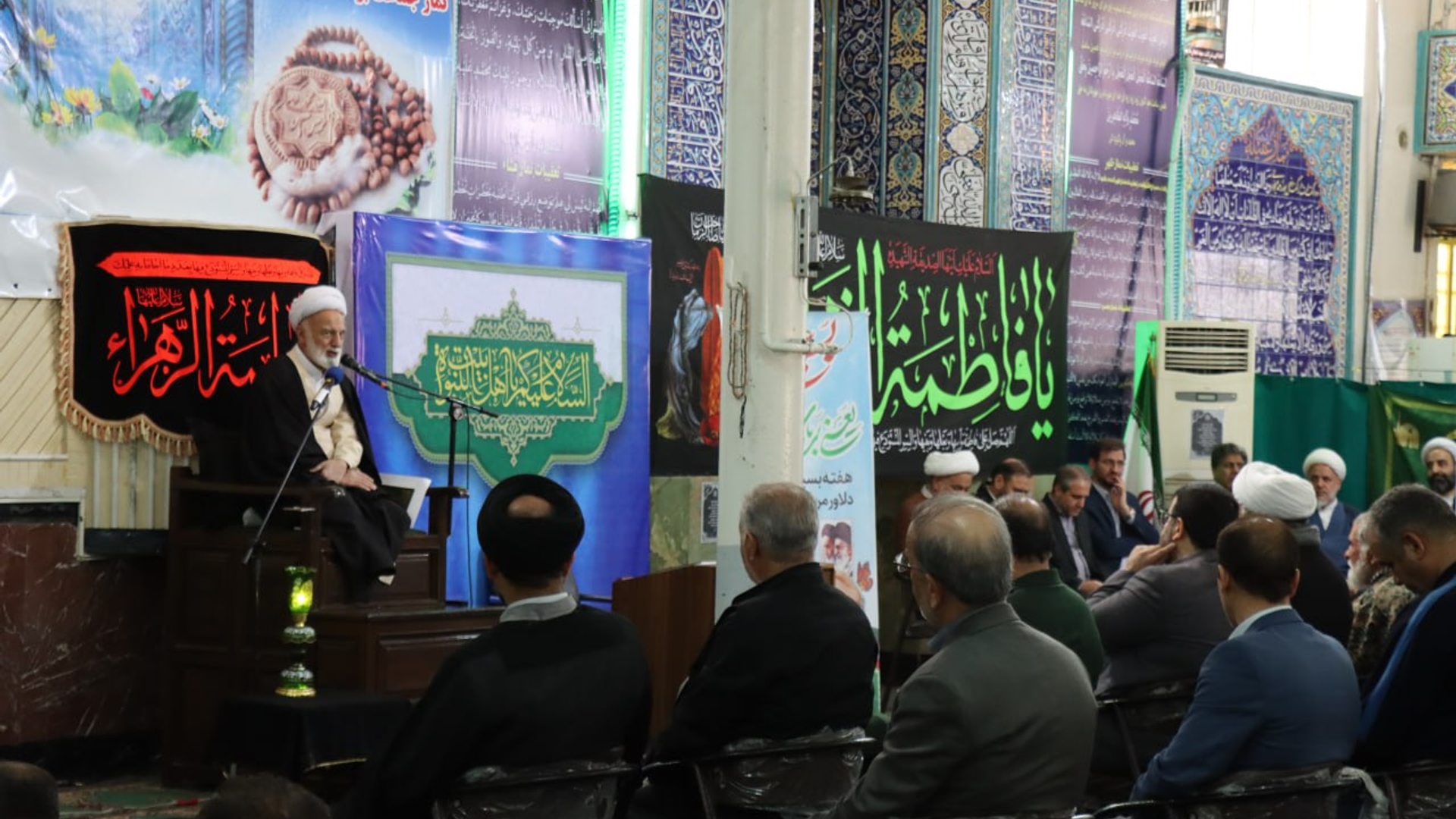 حضور نماینده ولی فقیه در استان مرکزی در مسجد انقلاب ساوه