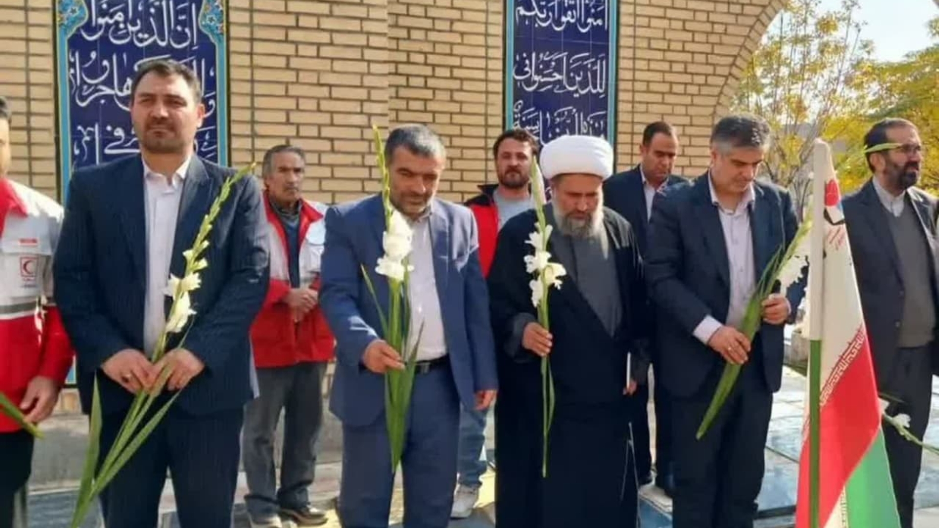 ادای احترام اســـــــــــــتاندار مرکزی به شهدای شهرستان زرندیه