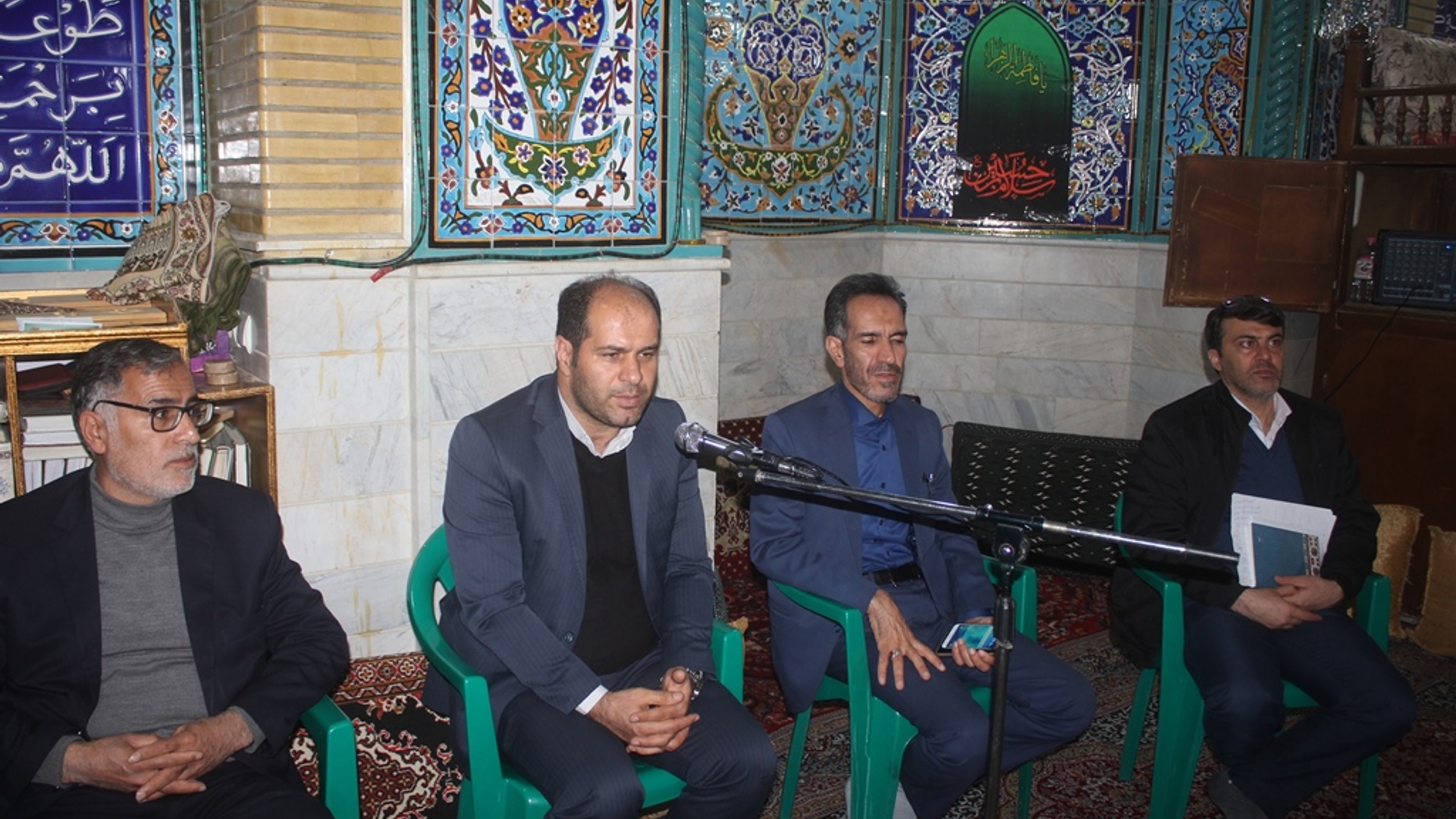 نشست بررسی مسائل و مشکلات رو ستاهای دهستان گله زن شهرستان خمین برگزار شد