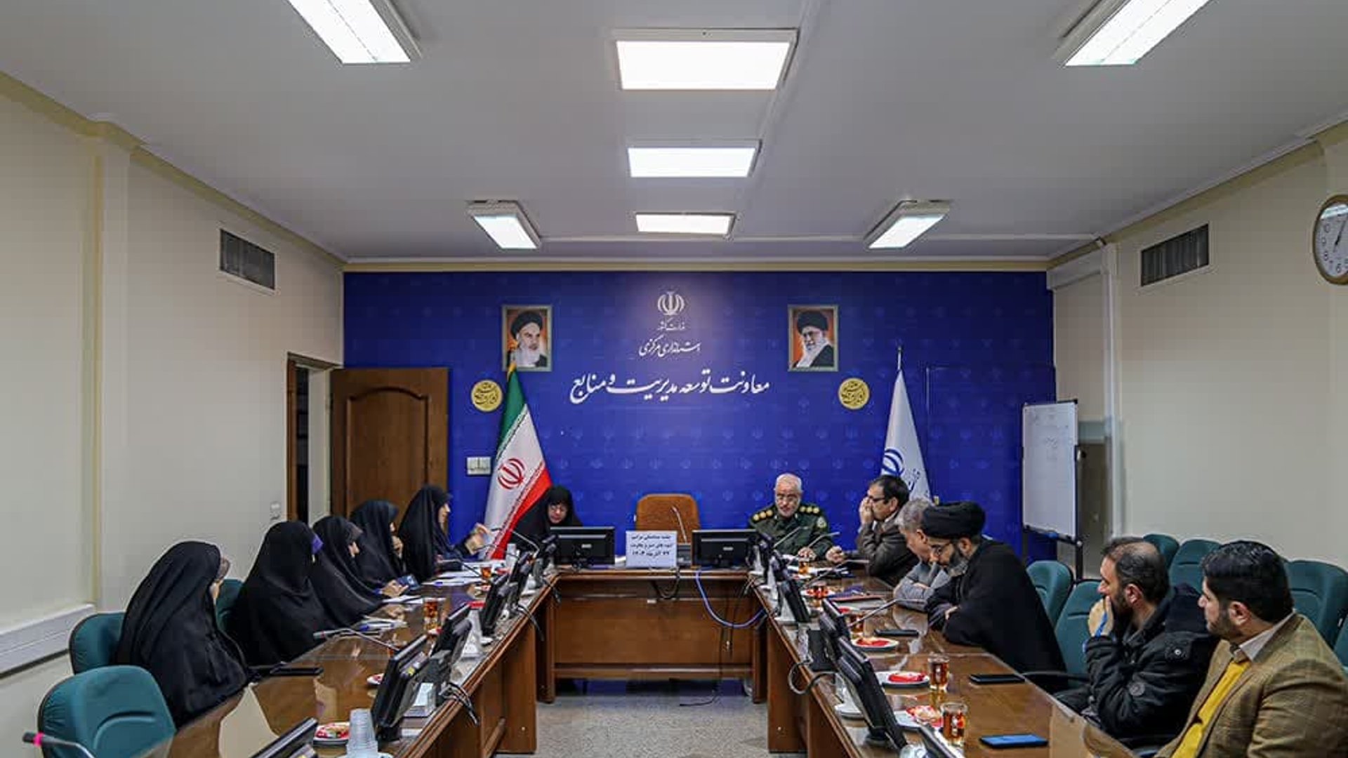 جلسه شورای هماهنگی زنان دردفاع مقدس به ریاست  مفتح زاده  مدیرکل امور زنان  و خانواده استاندار ی در محل سالن جلسات استانداری  تشکیل  گردید .
چهارشنبه ۲۱ آذر ۱۴۰۳