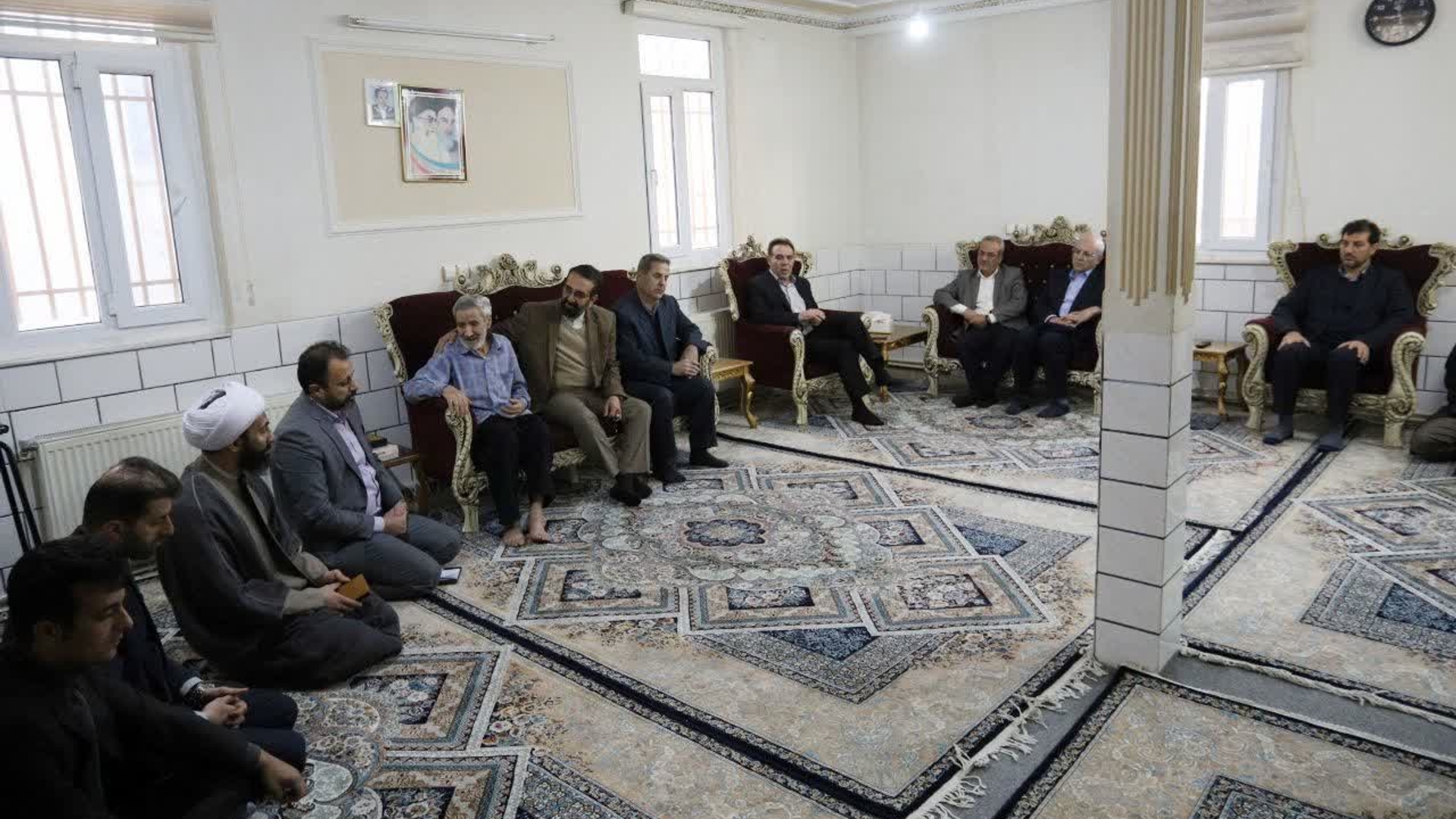 تجلیل معاون استاندار مرکزی از والدین شهید "عباس برزکار" در شازند