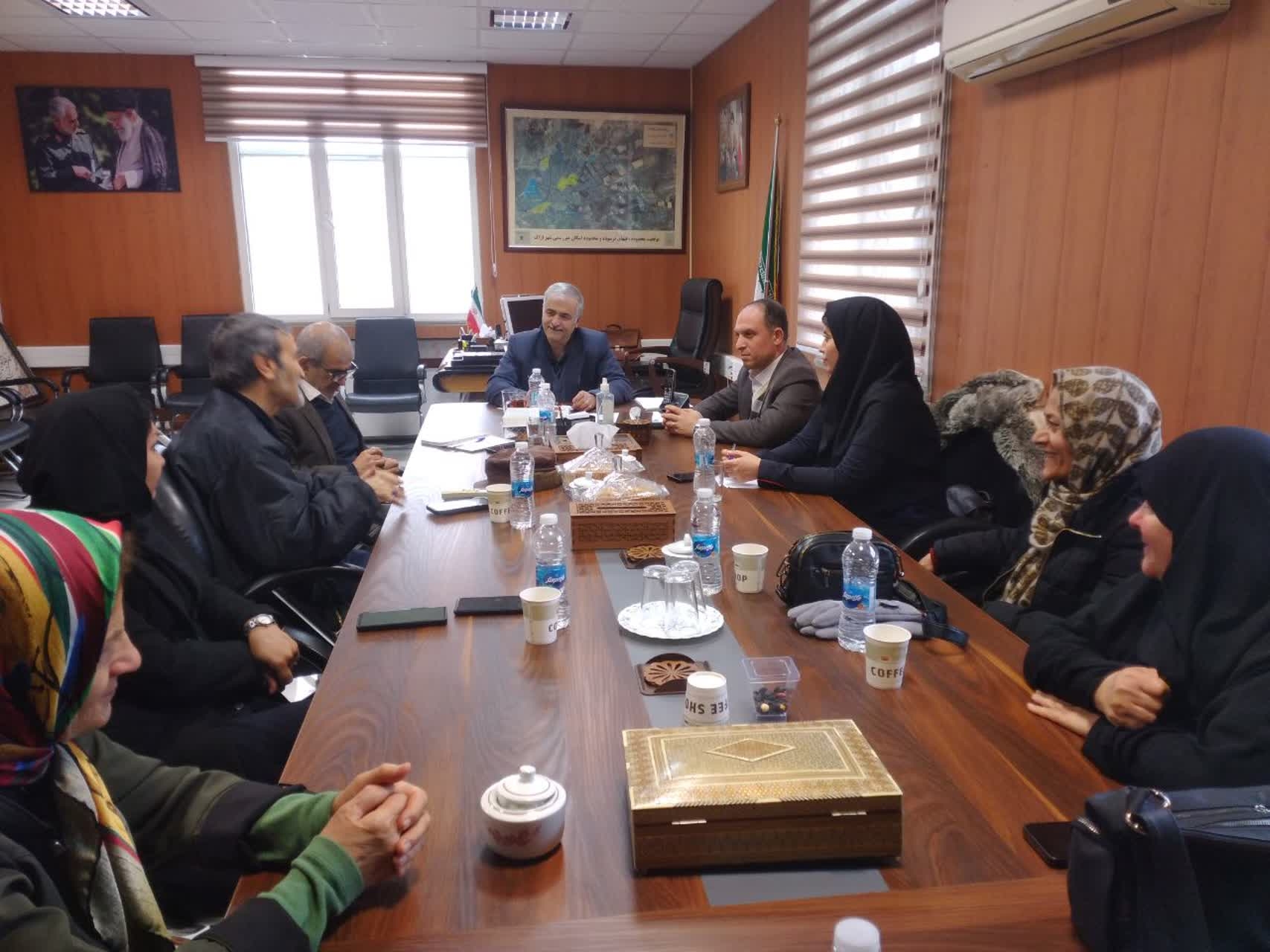 نشست صمیمی سرپرست فرمانداری شهرستان اراک با تعدادی از سازمانهای مردم نهاد