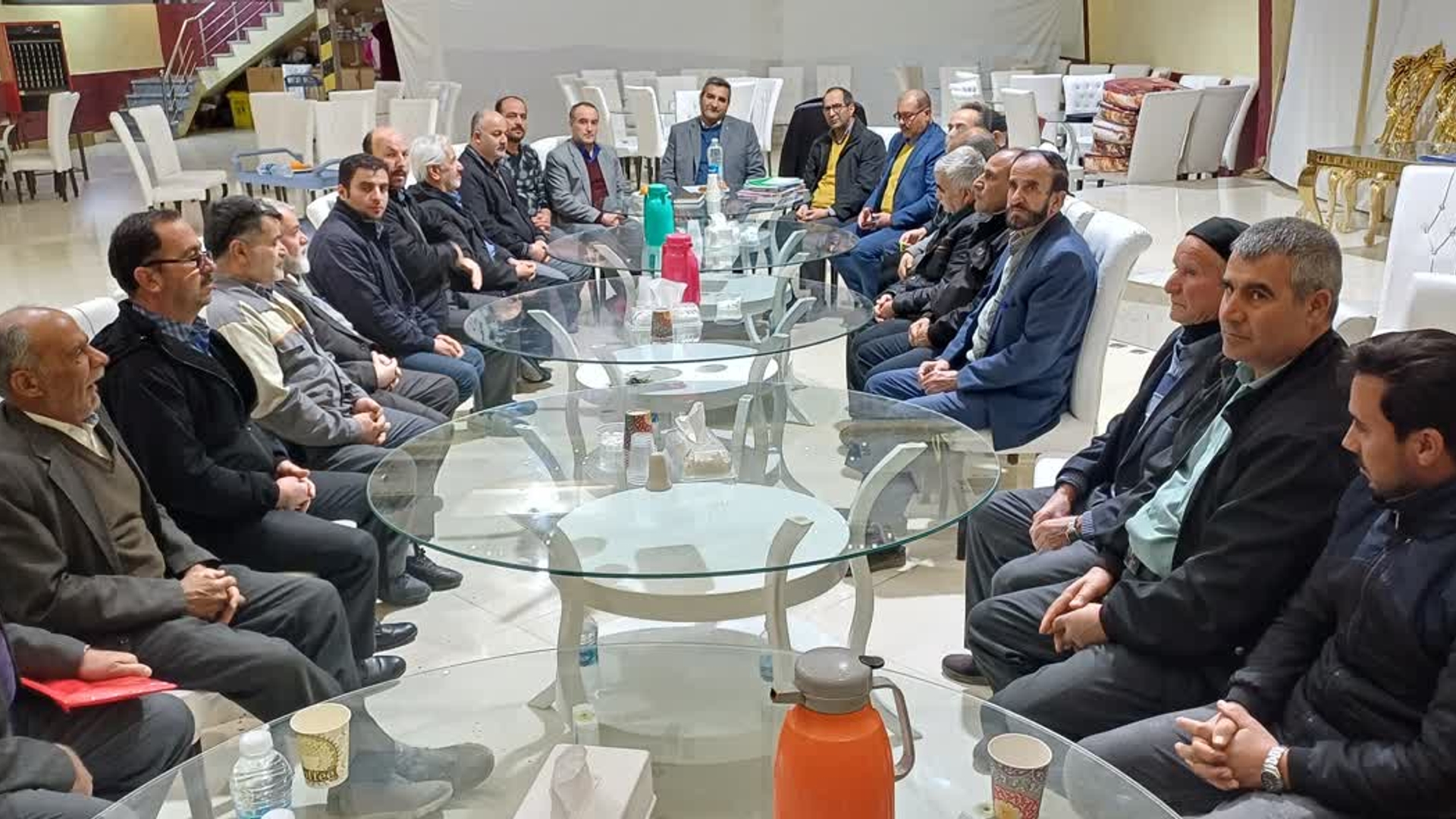 روز دوشنبه 1403/10/17  دکتر مددی سرپرست فرمانداری شهرستان،به اتفاق عیسی آبادی معاون برنامه ریزی و عمرانی  با حضور در مجمع عمومی تعاون روستایی کمیجان و تشریح برنامه های دولت در حوزه خرید تضمینی گندم