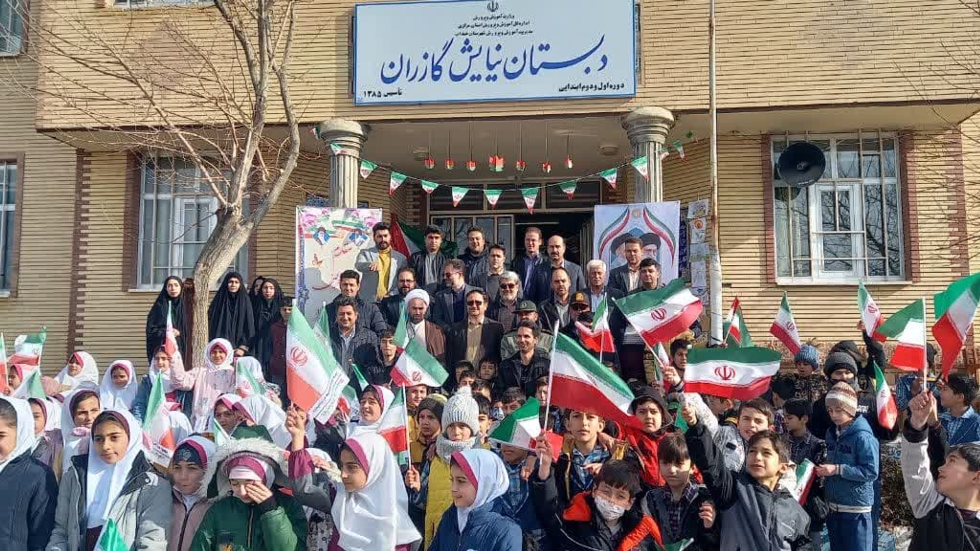 نواخته شدن زنگ انقلاب در شهرستان خنداب