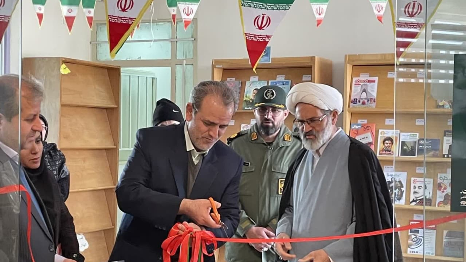 افتتاح نمایشگاه کتاب در شهر پرندک