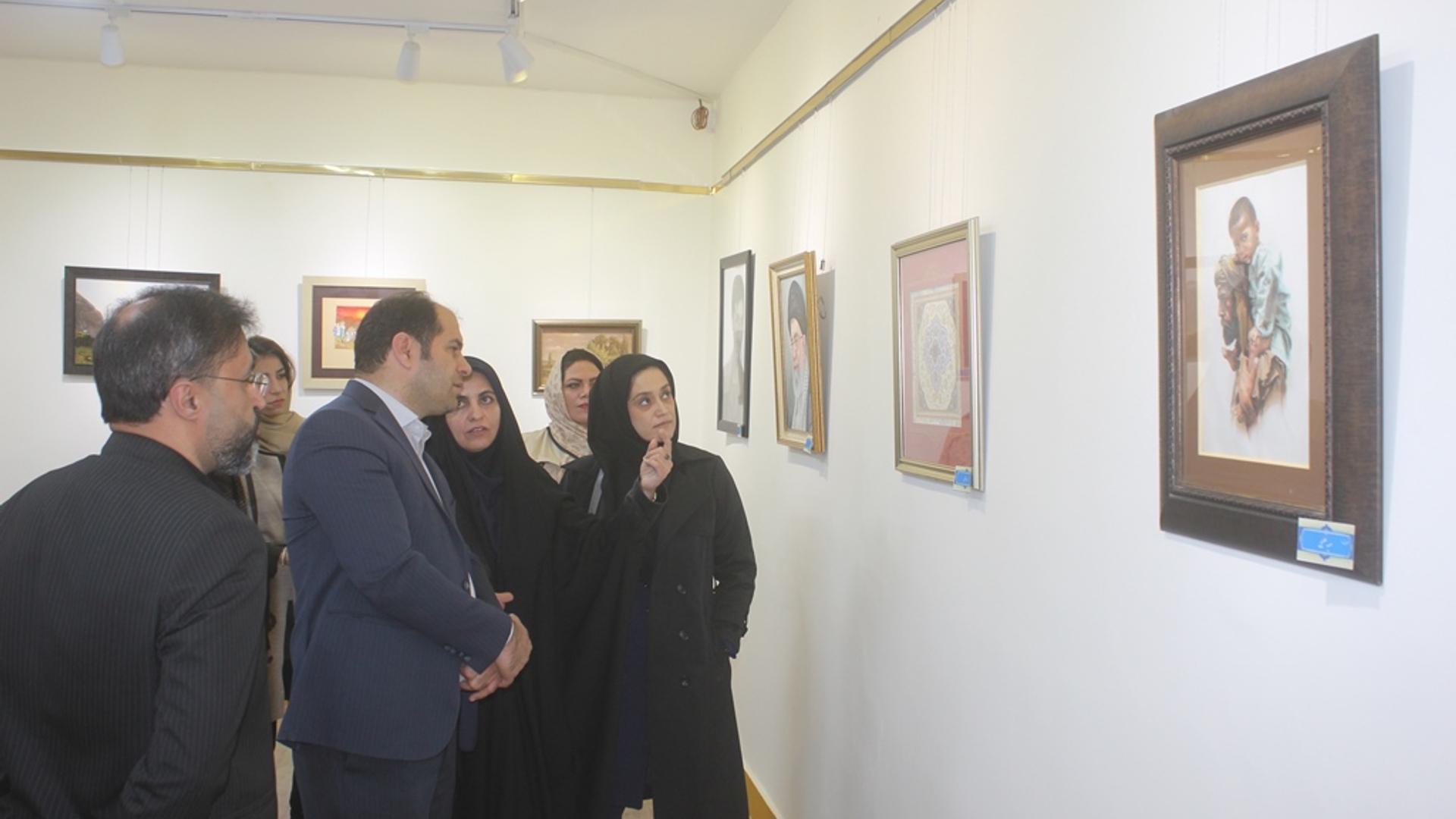 آئین افتتاح نمایشگاه هنرهای تجسمی آثار هنرمندان شهرستان خمین برگزار شد