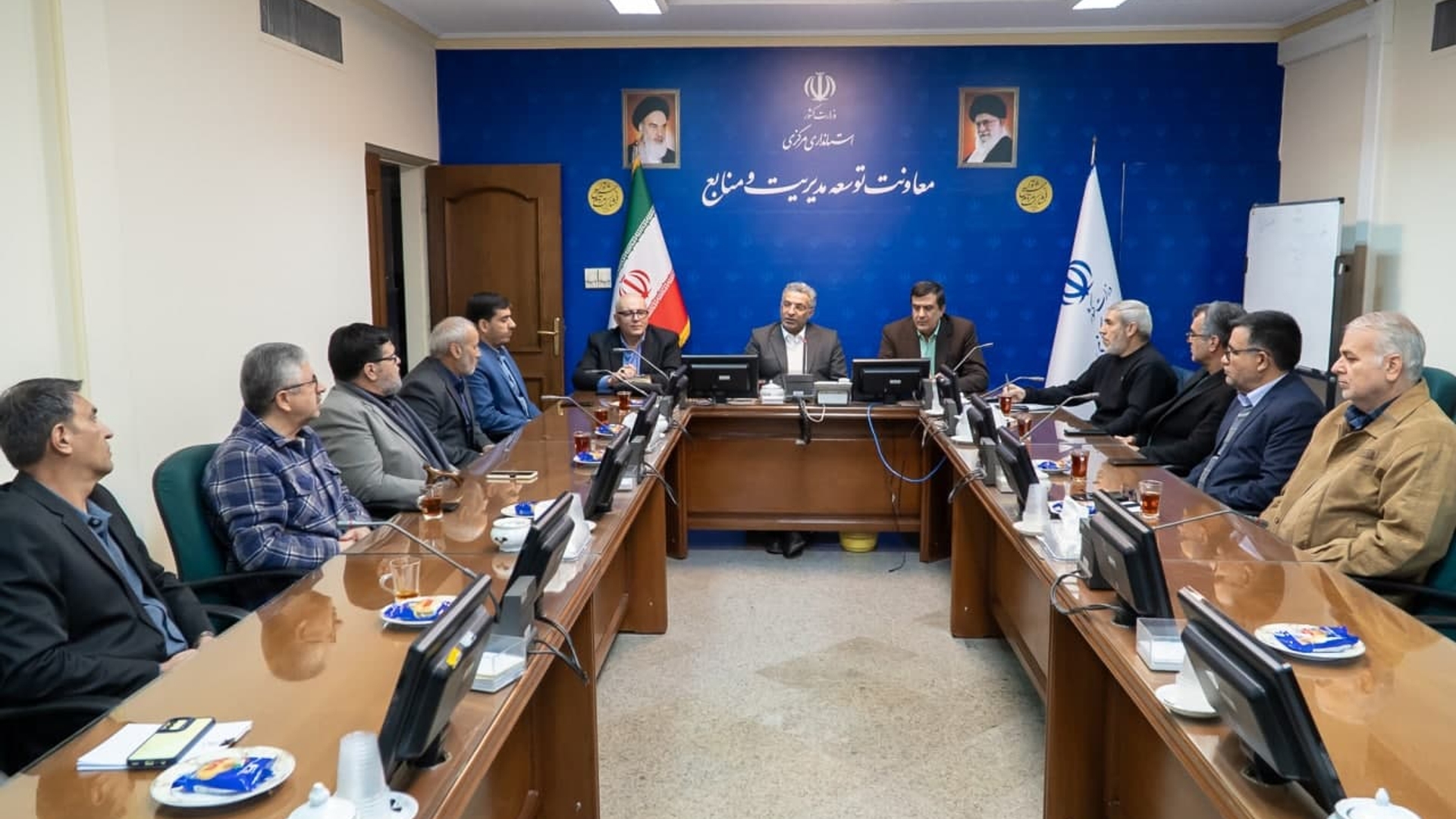 تقدیر و تکریم بازنشستگان استانداری
