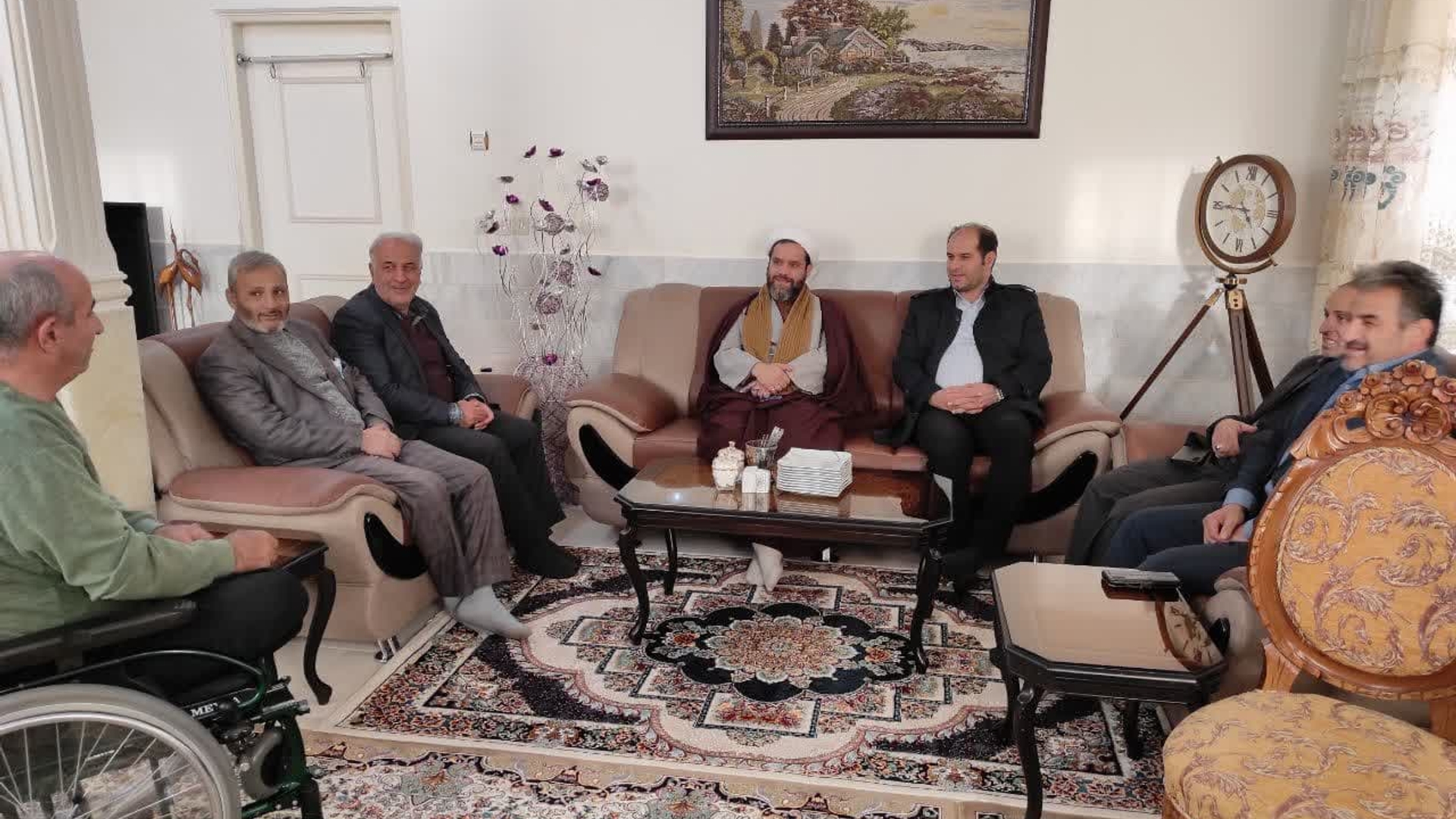 سرپرست فرمانداری شهرستان با جانبازان دفاع مقدس حبیب اله محمدی و حسین صیادی در خمین دیدار کرد