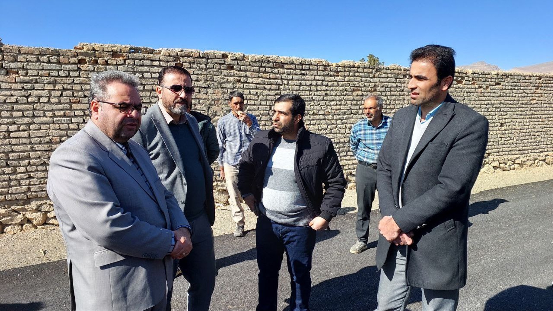 آیین افتتاح پروژه‌‌های زیرسازی و آسفالت معابر روستای کوه‌سفید برگزار شد.