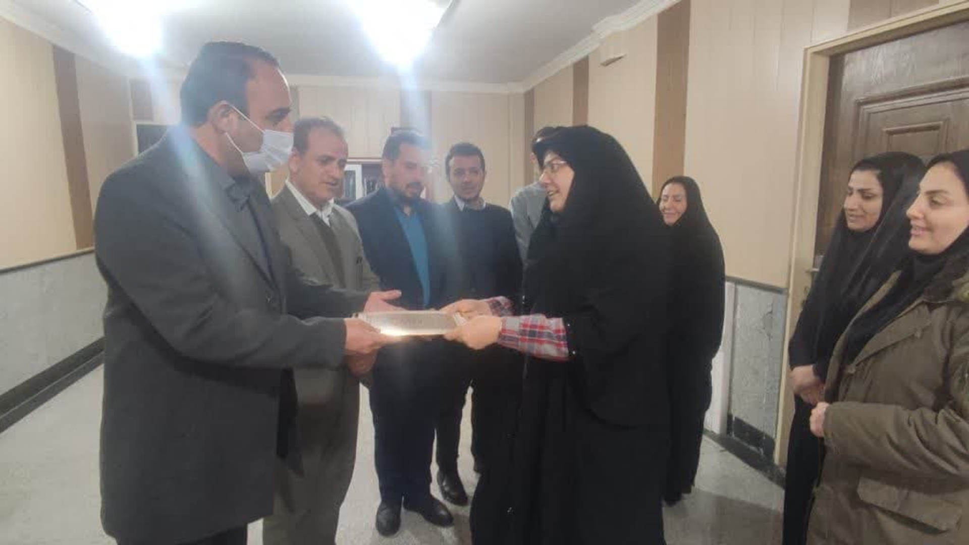 تقدیر فرماندار از خانم حیدریان کارشناس امور اجتماعی