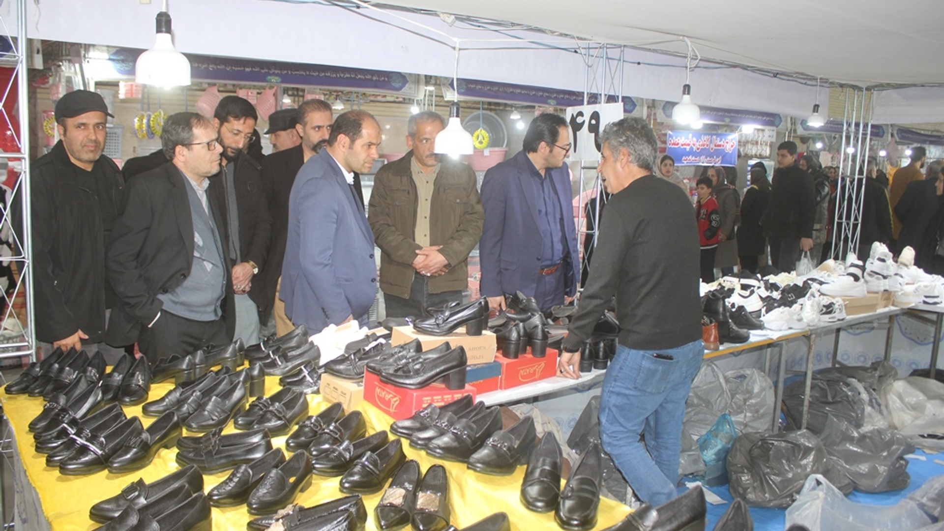 فرماندار از نمایشگاه عرضه مستقیم کالا ( بهاره ) در شهرستان خمین بازدید کرد