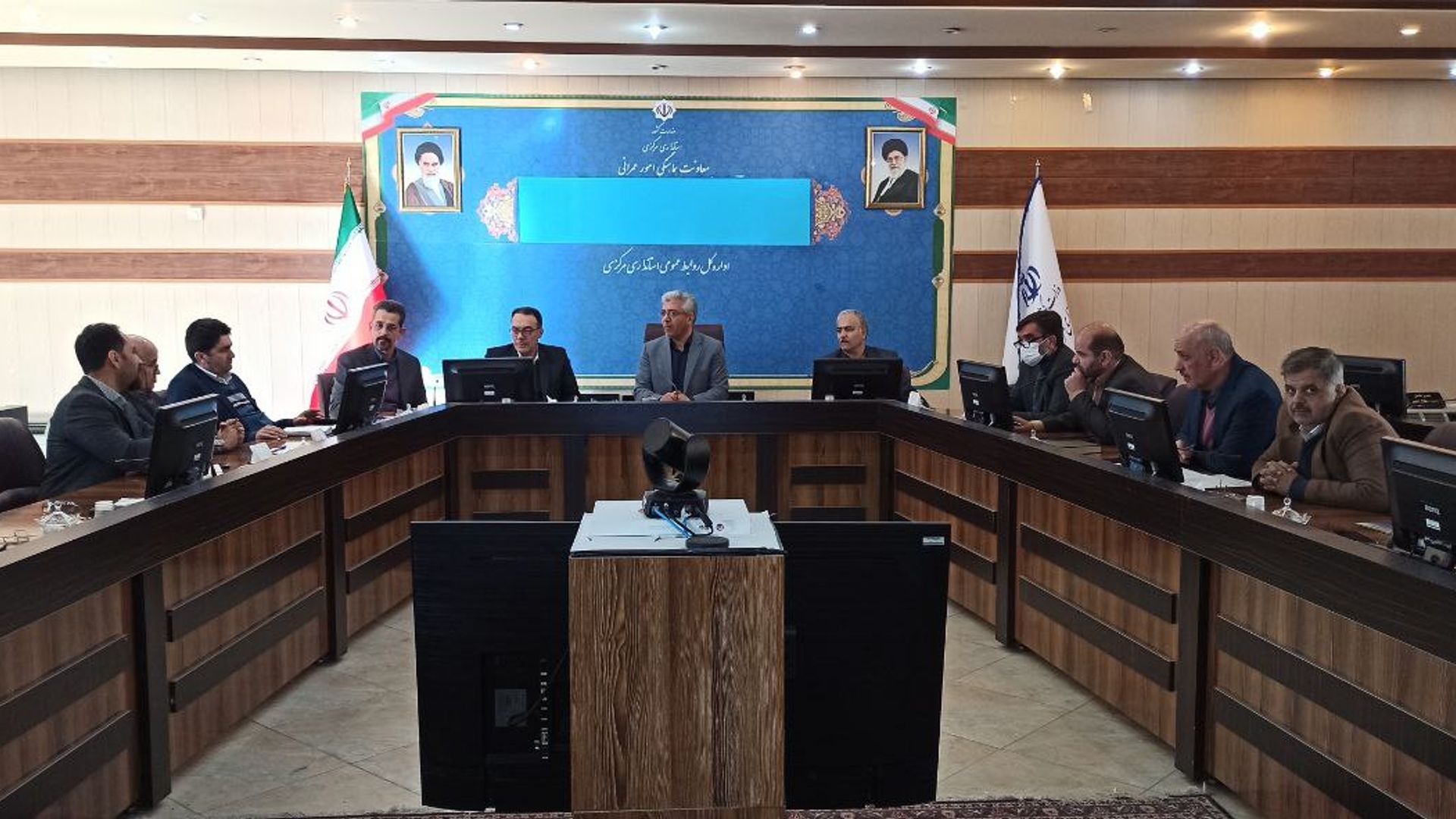 جلسه بررسی مشکلات آزادراه کنارگذر شمالی اراک برگزار شد.
