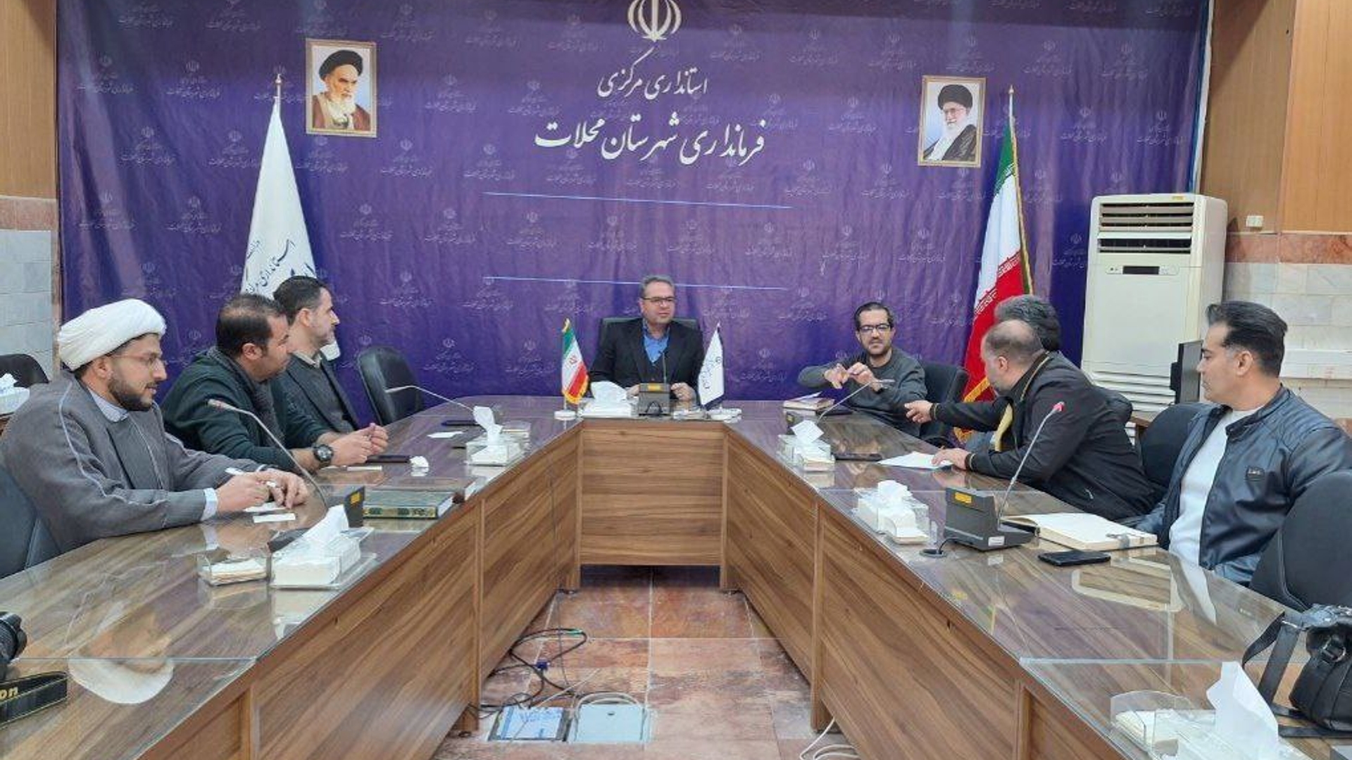 نشست با خبرنگاران و فعالین فضای مجازی، با حضور سرپرست فرمانداری شهرستان محلات برگزار شد.