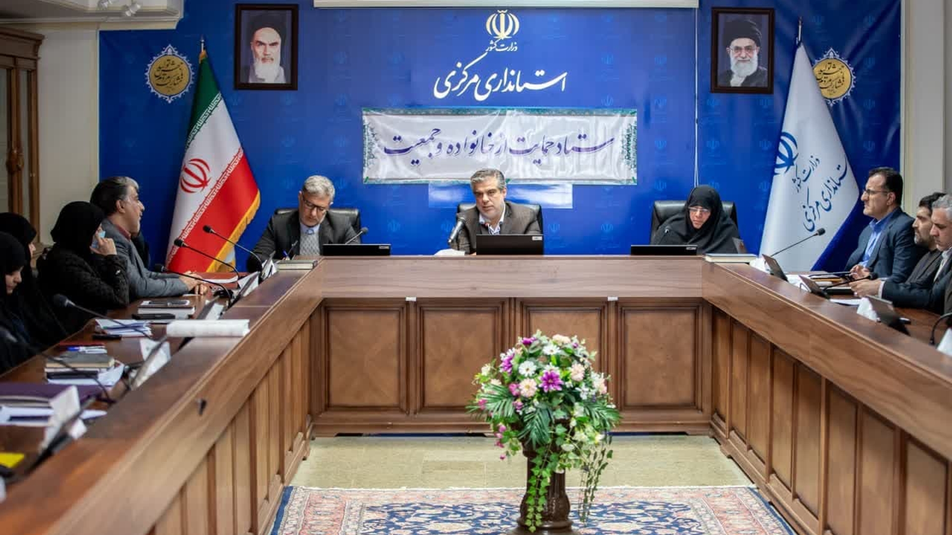 نشست ستاد حمایت از خانواده و جوانی جمعیت استان مرکزی به ریاست استاندار

نشست ستاد حمایت از خانواده و جوانی جمعیت استان به ریاست دکتر "مهدی زندیه‌وکیلی" و با حضور سرپرست معاونت سیاسی، امنیتی و اجتماعی، و اعضای  جلسه   برگزار  شد .