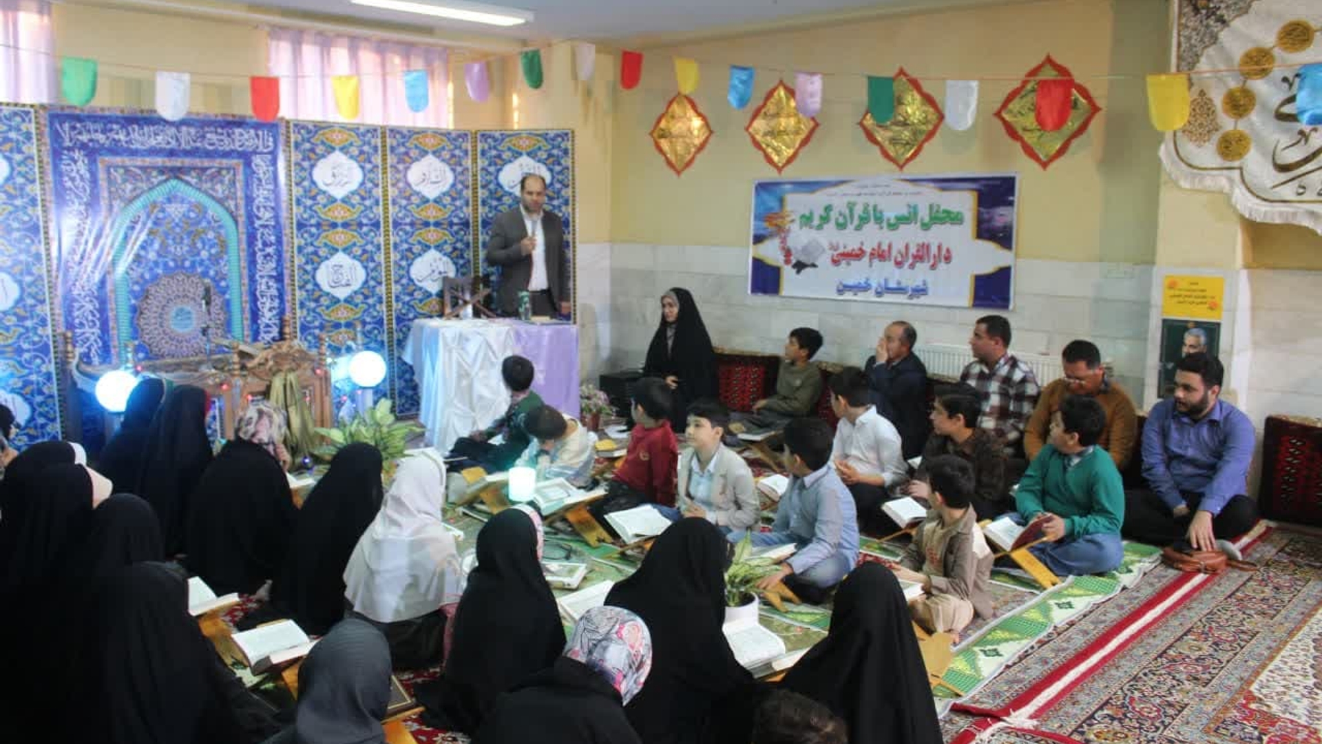 حضور فرماندار و امام جمعه خمین در محفل انس با قرآن کریم نوآموزان قرآن در شهرستان خمین