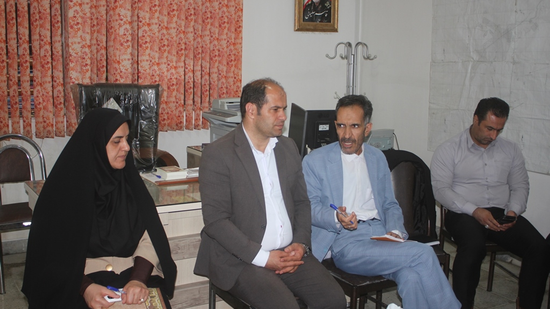 نشست بررسی مسائل و مشکلات روستای فر نق شهرستان خمین برگزار شد