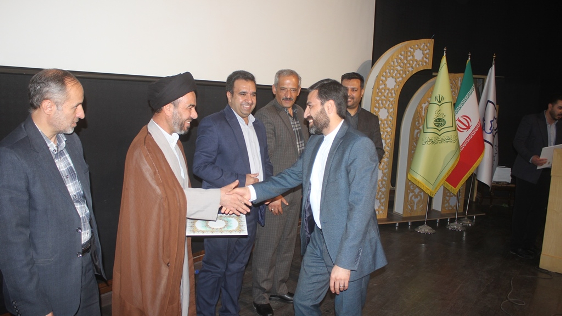 همایش تجلیل از اصناف نمونه بهداشتی شهرستان خمین برگزار شد