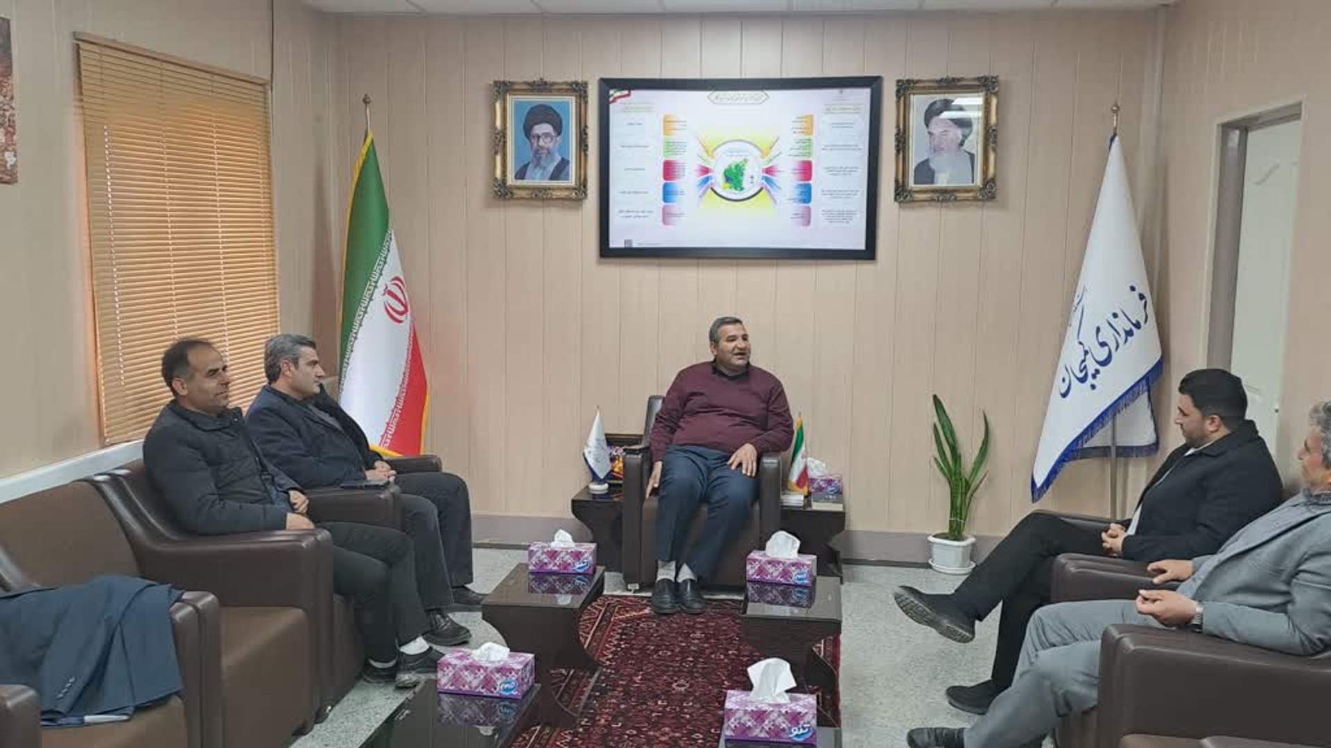 🔰حضور اعضای شورای اسلامی بخش مرکزی در دفتر سرپرست فرمانداری شهرستان کمیجان