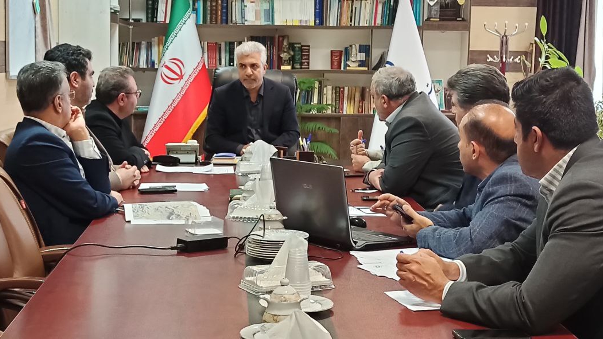 جلسه بررسی تداخل توسعه روستای آب گرم محلات با معادن برگزار شد..