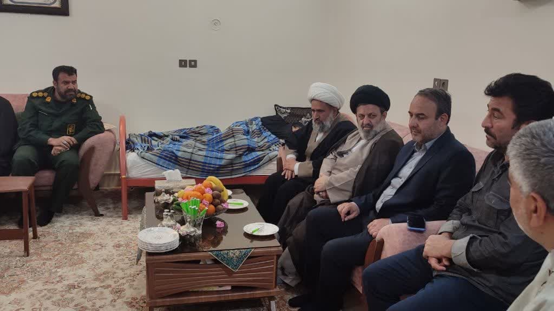 تجلیل مسئولین شهرستان زرندیه از خانواده معظم شهید والامقام "سید علی طباطبایی" در شهر زاویه
