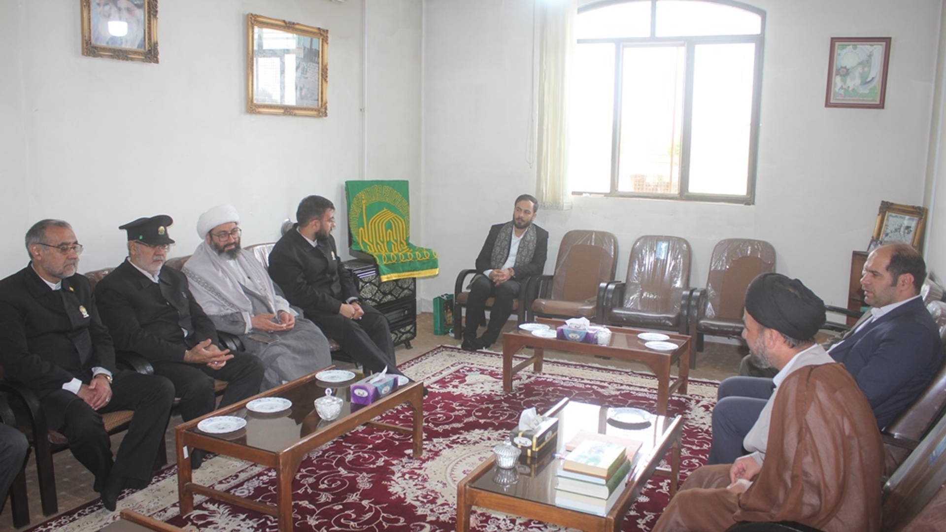 دیدار اعضای کاروان "زیر سایه خورشید" با فرماندار و امام جمعه شهرستان خمین برگزار شد
