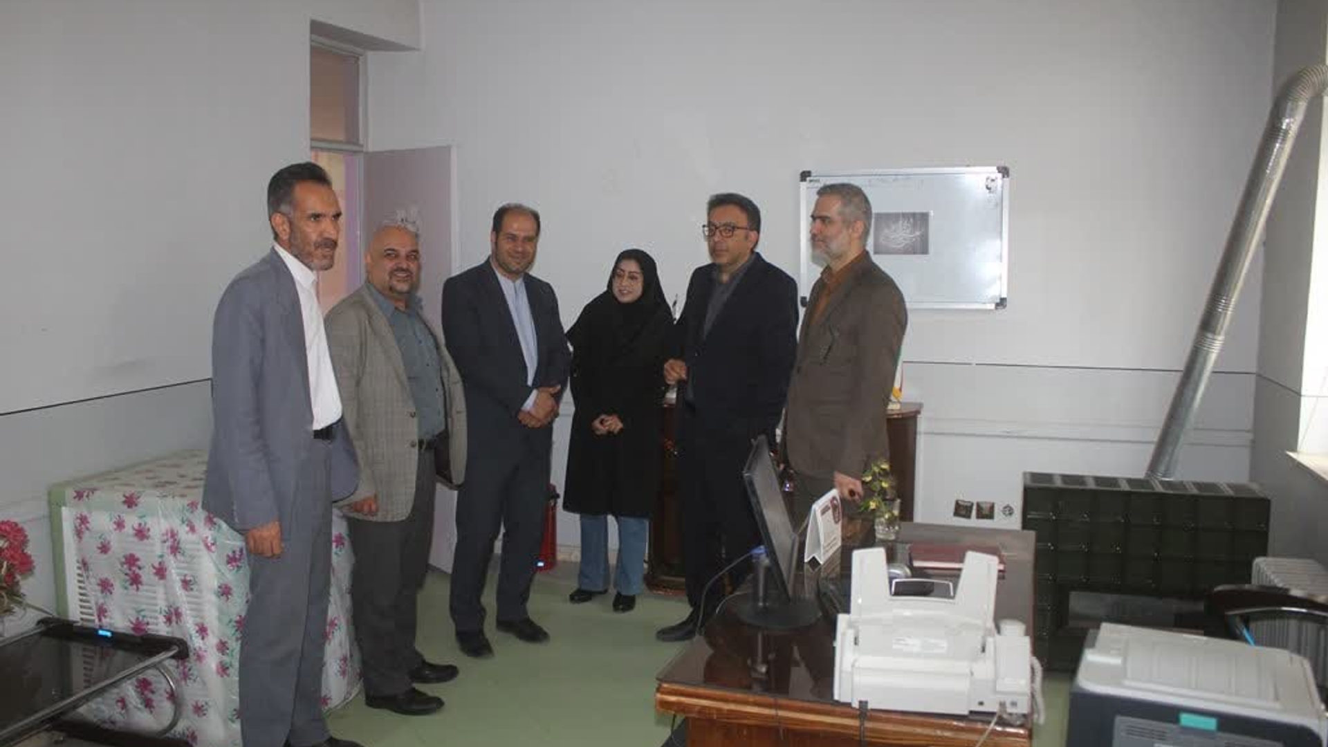بازدید سرپرست دفتر برنامه ریزی،بودجه و تحول اداری به همراه آقایان دکتر فخاری و دکتر وکیلی از مدیران ارشد سازمان اداری وامور استخدامی با هدف ارزیابی آخرین وضعیت  میدانی و تسریع در راه اندازی مجتمع اداری شهرستان خمین صورت پذیرفت.