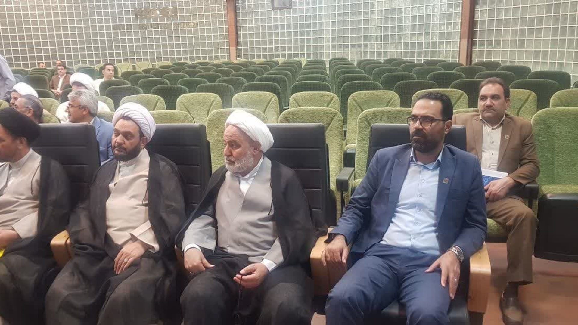 نشست مشترک ائمه جمعه و مدیران آب و برق استان مرکزی با حضور پزشگ نیا برگزار شد