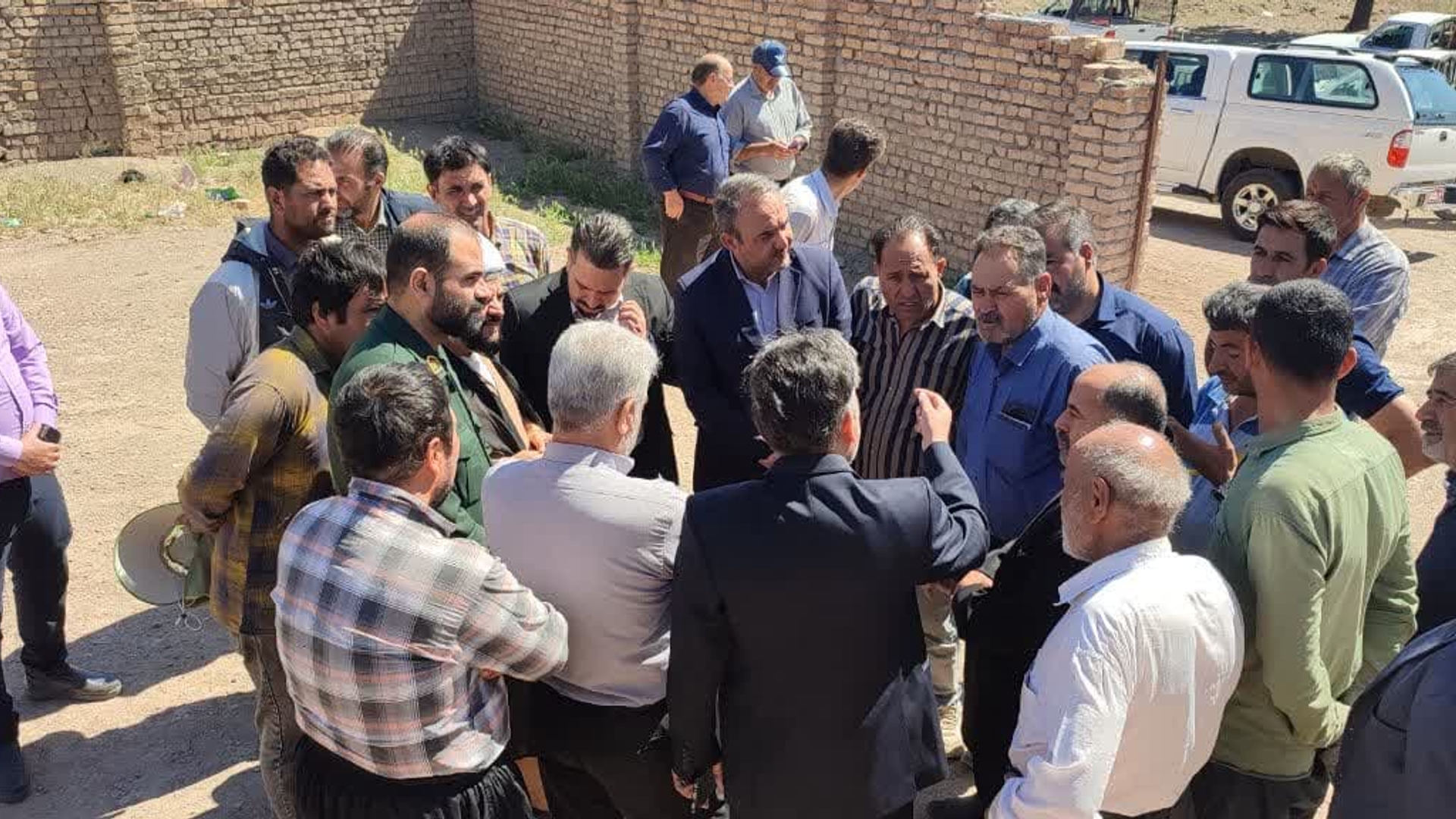 بازدید  از چاه‌ها و باغات شهر خشکرود