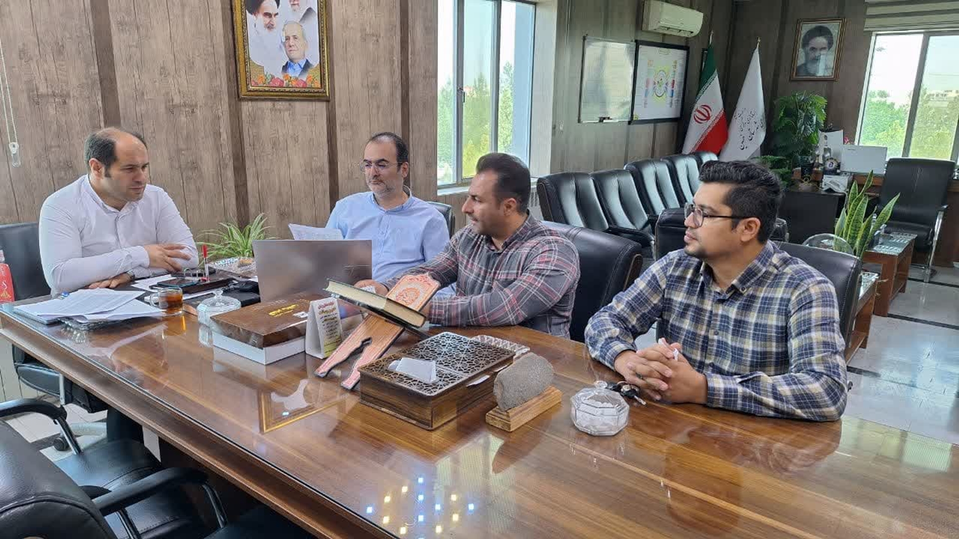 نشست بررسی مسائل و مشکلات پروژه های اقدام ملی مسکن شهرستان خمین برگزار شد