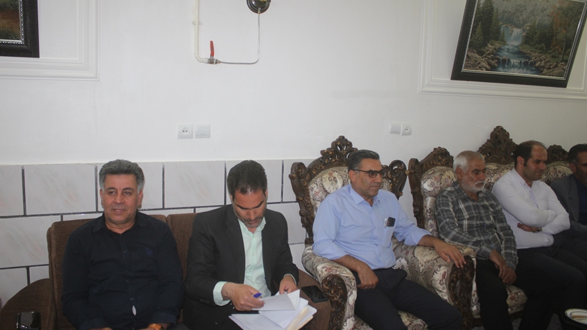 نشست بررسی مسائل و مشکلات روستای گوشه محمد ما لک شهرستان خمین برگزار شد