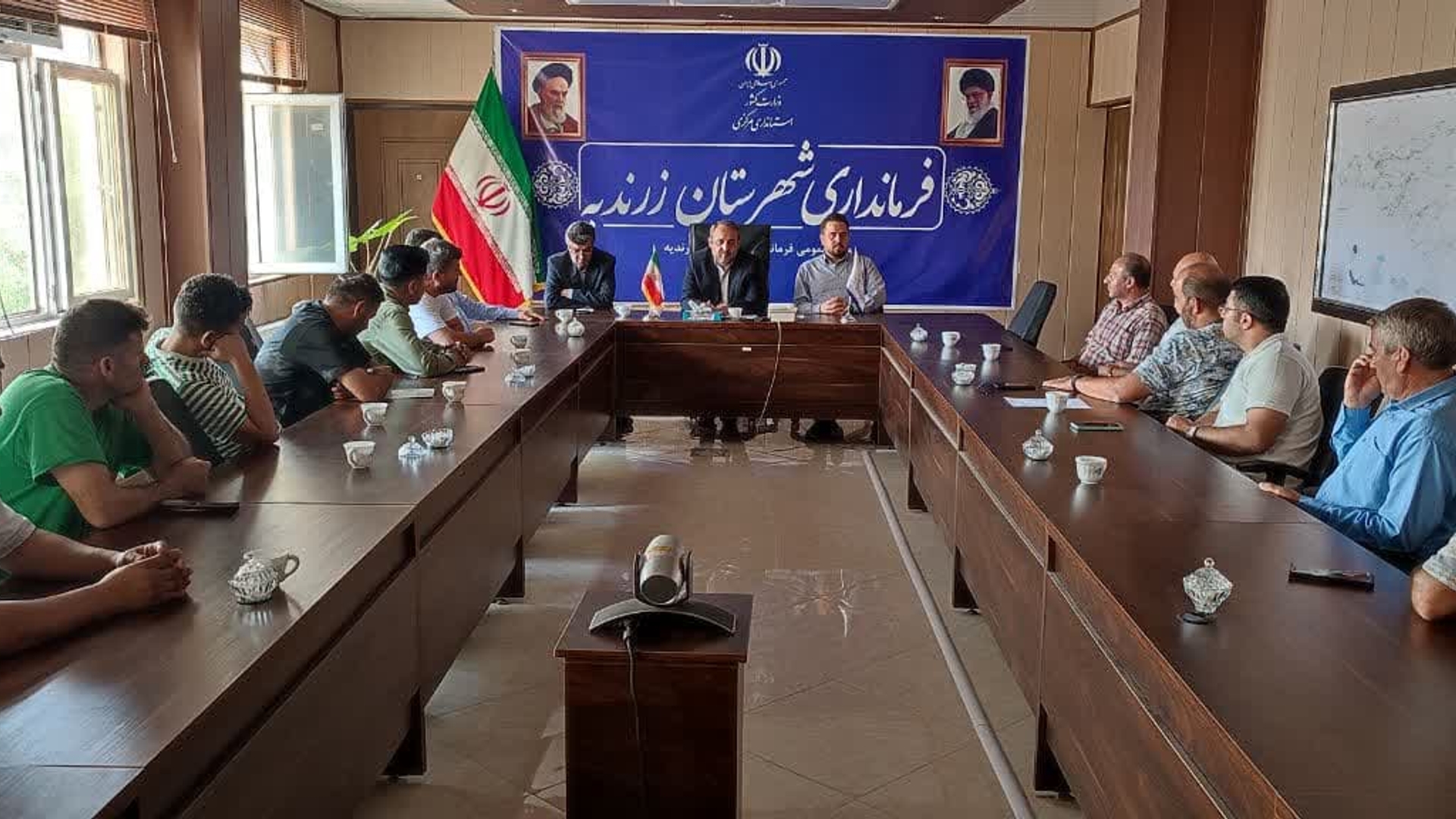 دیدار فرماندار  با تعدادی از صاحبان صنایع شهرک صنعتی زاویه