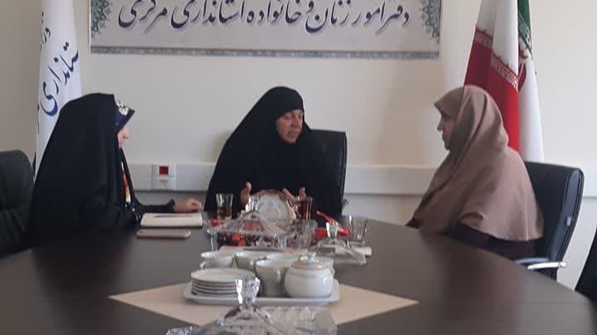 نشست مفتح زاده مدیر کل امور زنان وخانواده استانداری با خانم پاکپور وخانم رمضانی پیرامون مسائل مرکز مشاوره همراز در محل دفتر برگزار شد .

سه شنبه ۳۰ اردیبهشت ۱۴۰۴