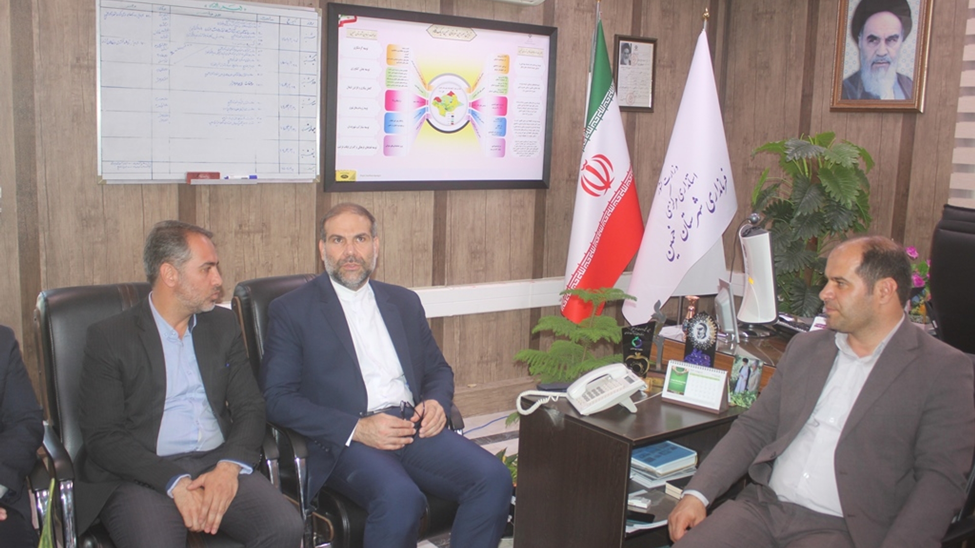 نشست مدیر کل دفتر توسعه ورزش روستایی وزارت ورزش و جوانان با فرماندار شهرستان خمین برگزار شد