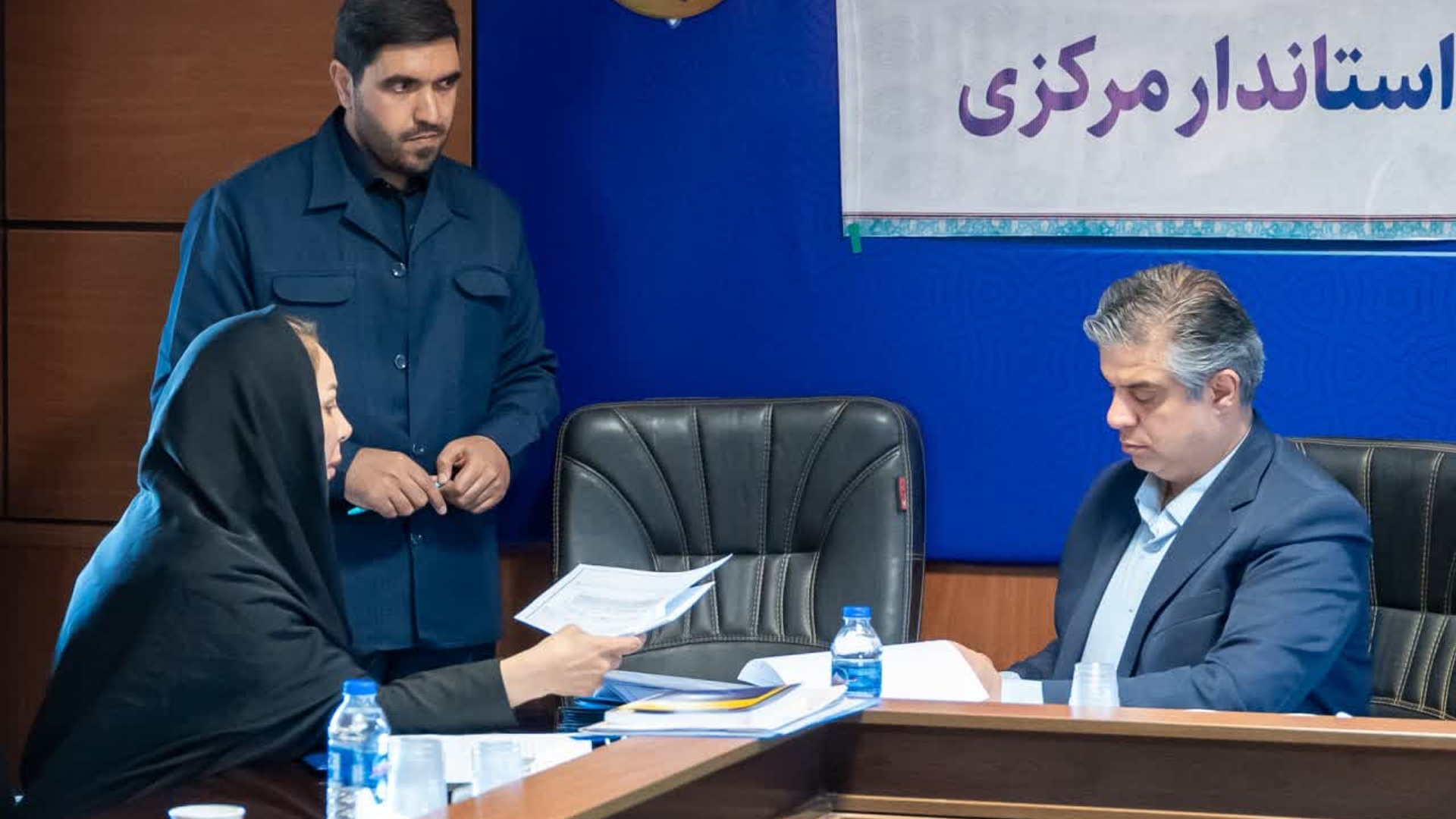 🔻جلسه ۱ ملاقات مردمی دکتر مهدی زندیه وکیلی استاندار در سال ۱۴۰۴ برگزار شد.

🔹جلسه ۱ ملاقات مردمی دکتر مهدی زندیه وکیلی استاندار در سالن جلسات شهید محلاتی ساختمان آیت الله العظمی اراکی استانداری مرکزی برگزار شد.

🔹 در این جلسه علیرضا ملک جانی سرپرست دفتر مدیریت عملکرد،بازرسی،امورحقوقی و ارتباطات مردمی استانداری مرکزی، استاندار مرکزی را همراهی می‌کردند.