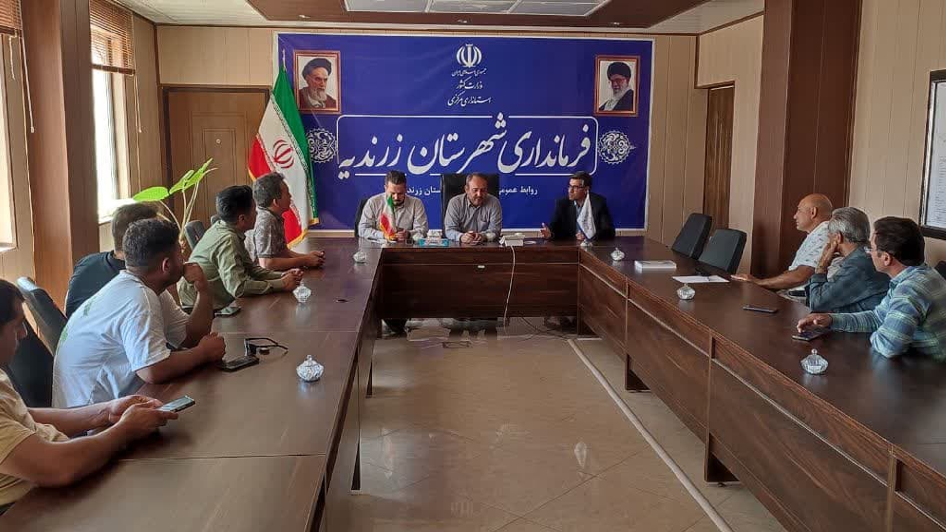 دیدار فرماندار با تعـدادی از صاحبان صنایع شهرستان