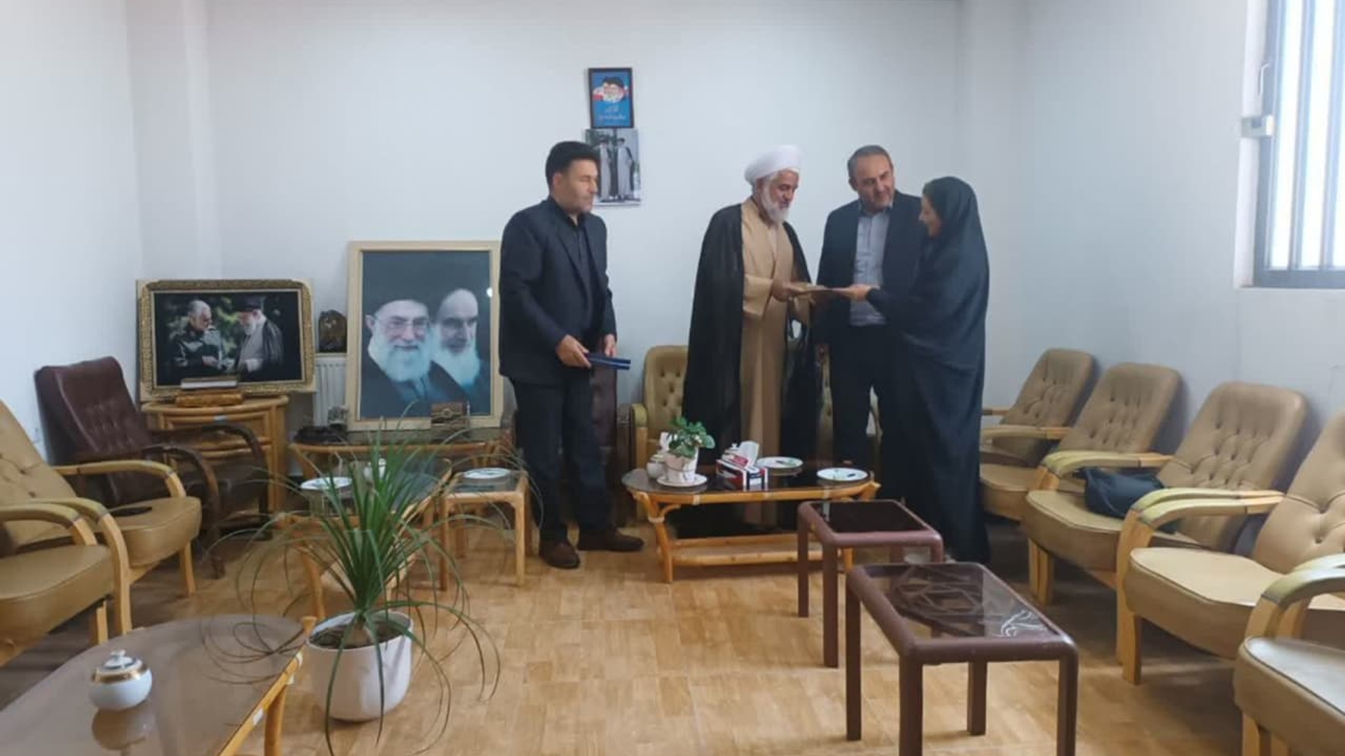 تجلیل از شاعر توانمند خانم سمیه یکه تاز