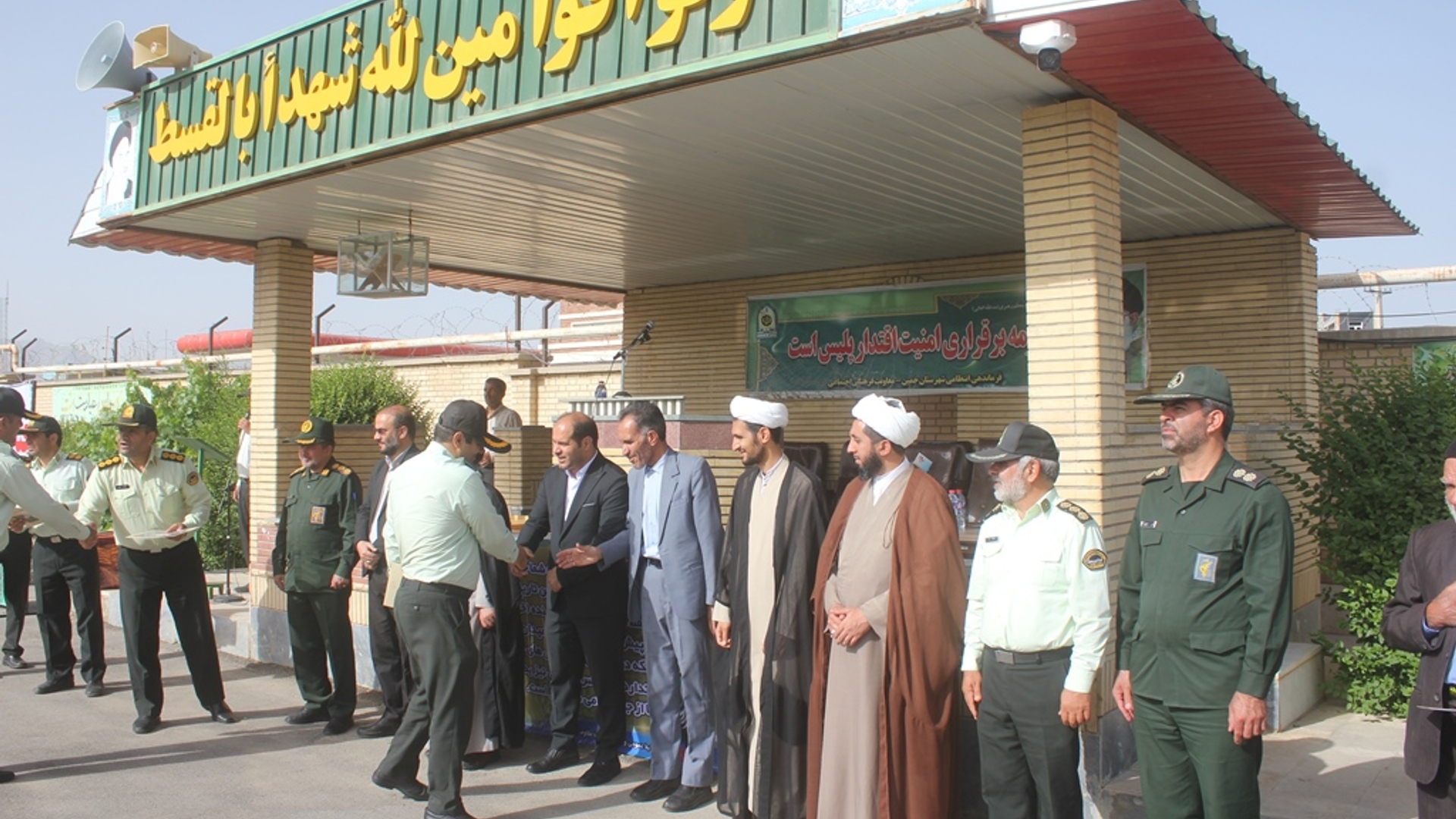 صبحگاه مشترک نیرو های نظامی و انتظامی شهرستان خمین برگزار شد